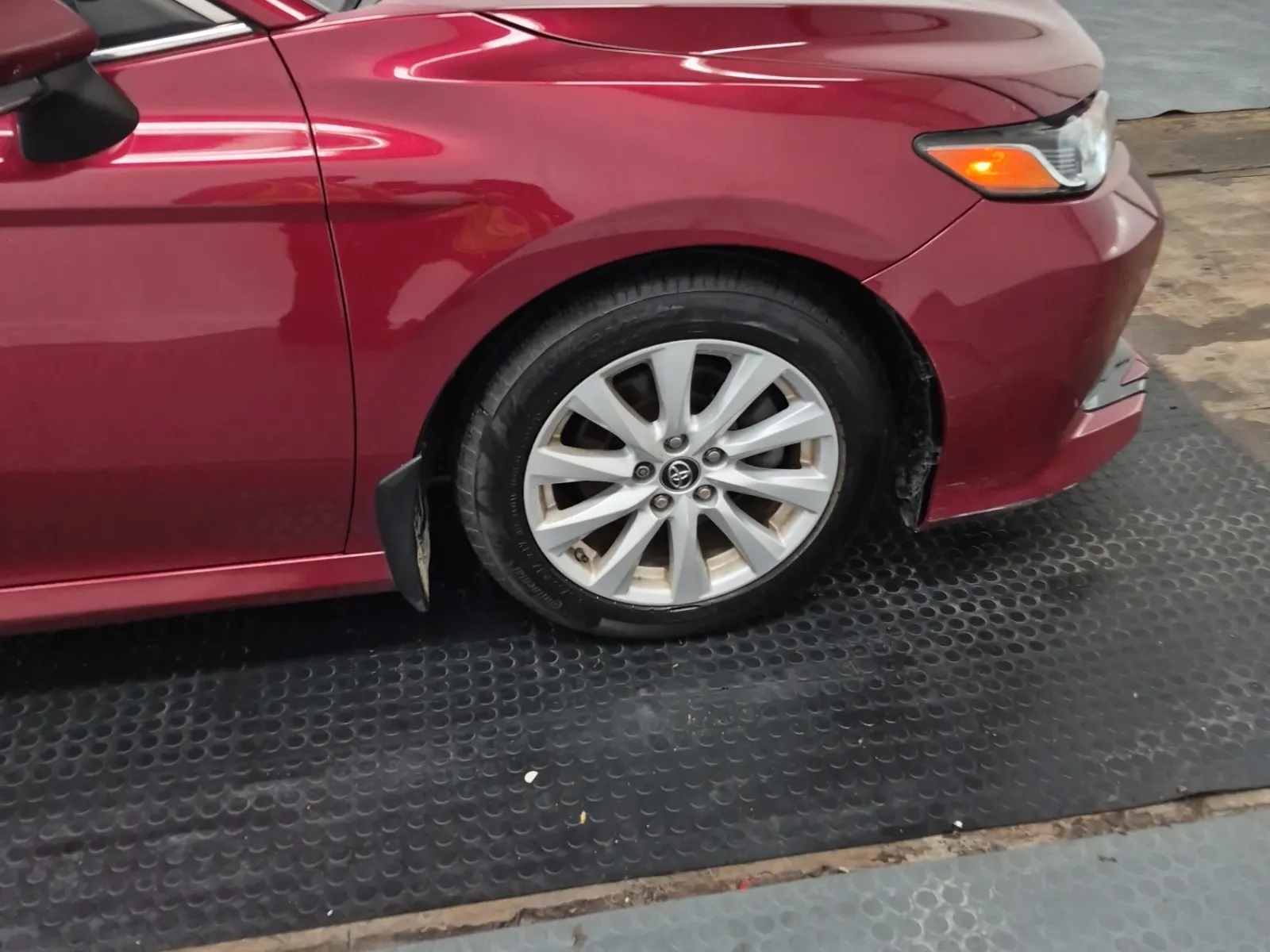 Right Front Wheel/Tire Photo