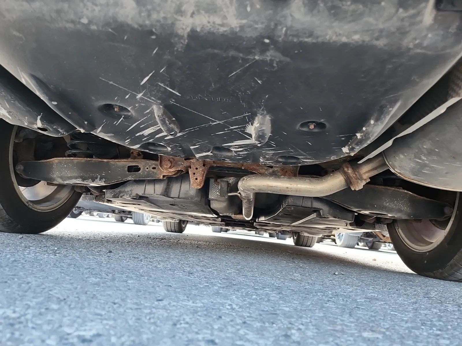 Undercarriage - Rear Photo
