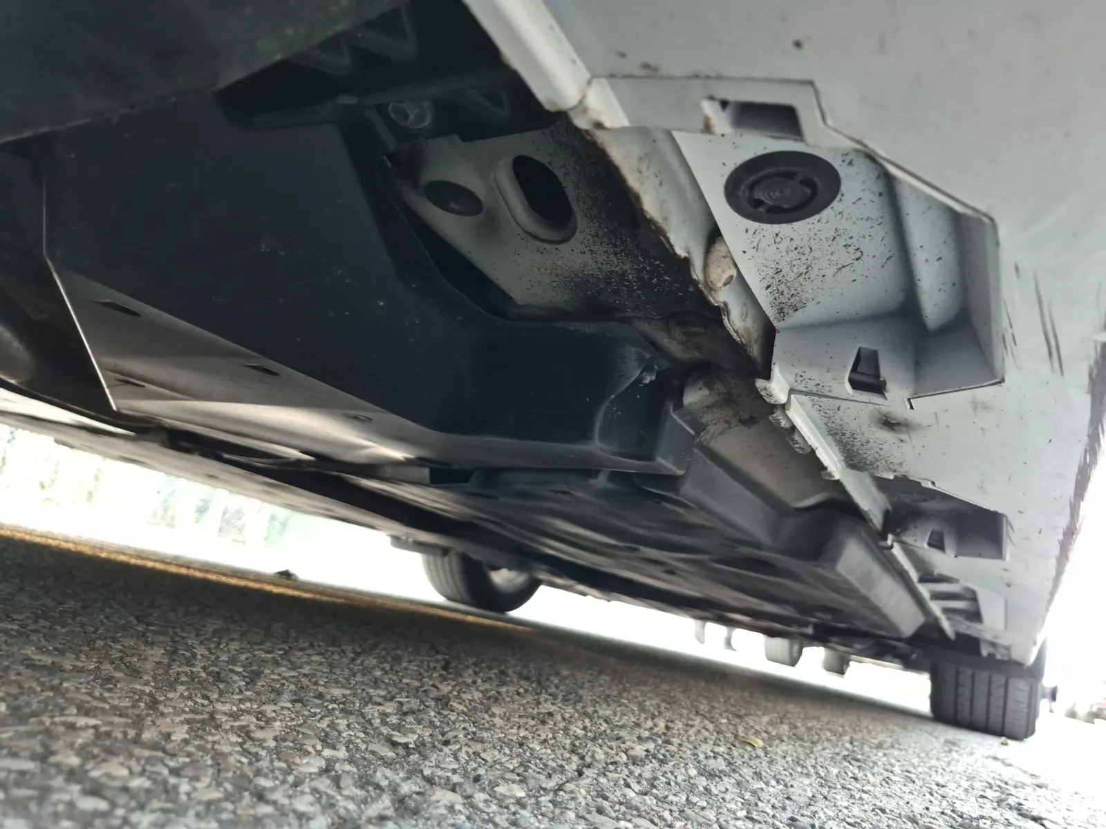 Undercarriage - Passenger Photo