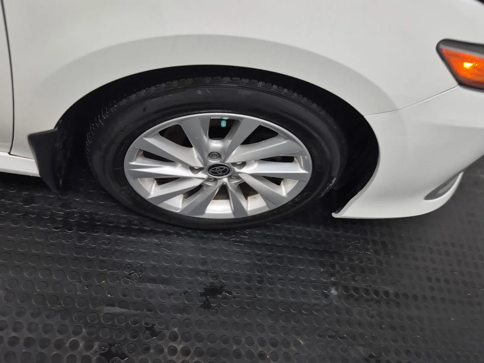 Right Front Wheel/Tire Photo