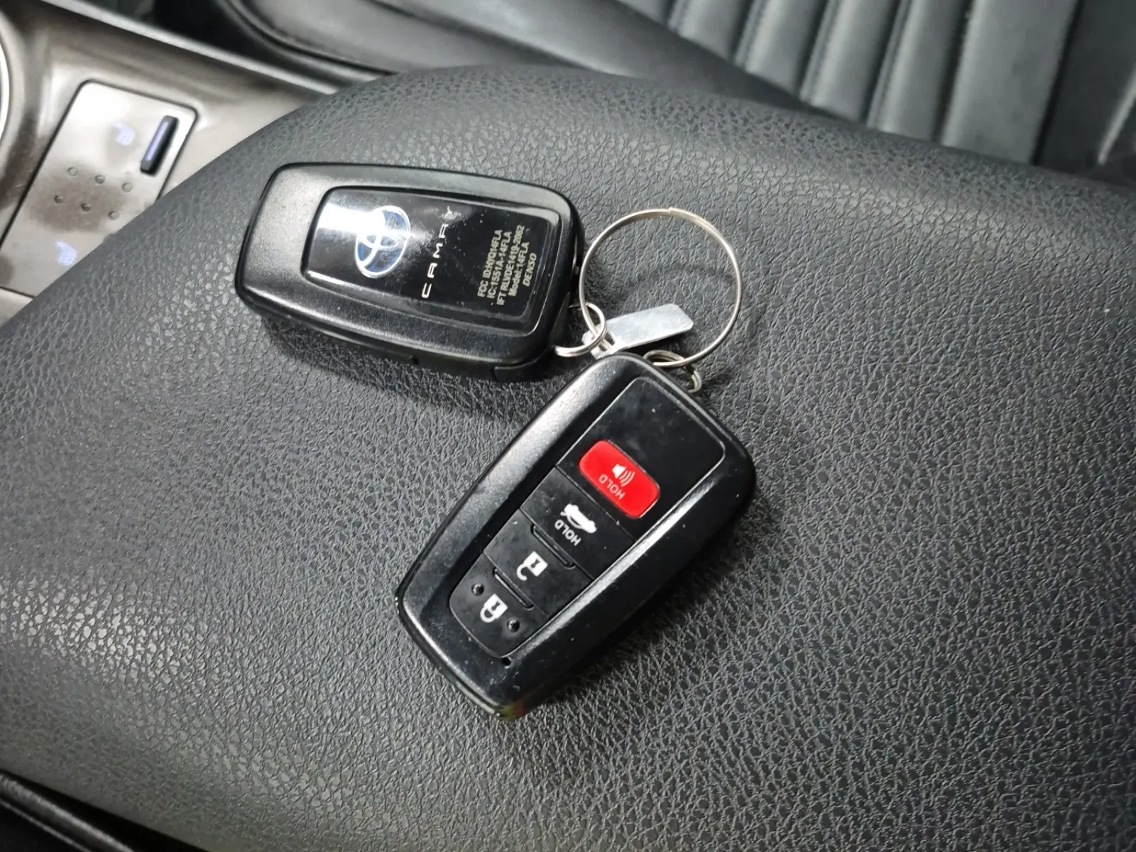 Keys/Fobs/Manual Photo