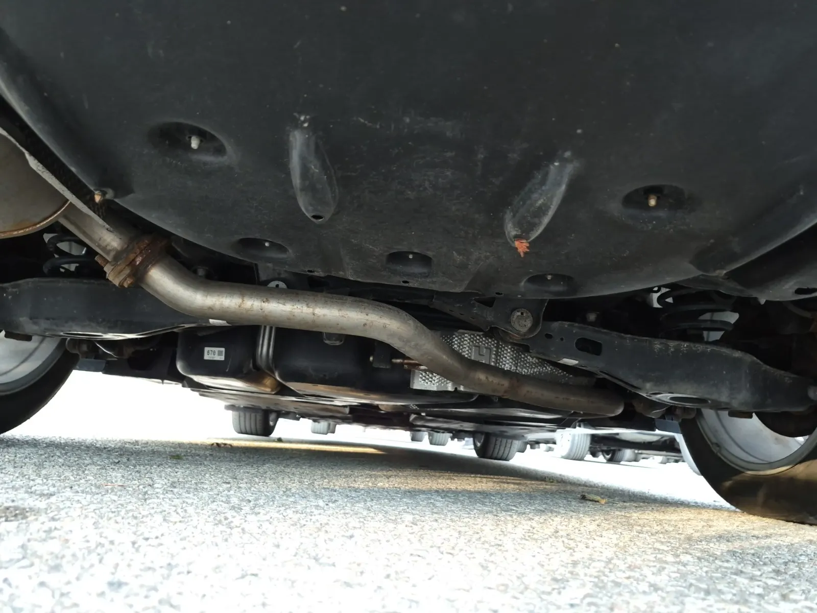 Undercarriage - Rear Photo