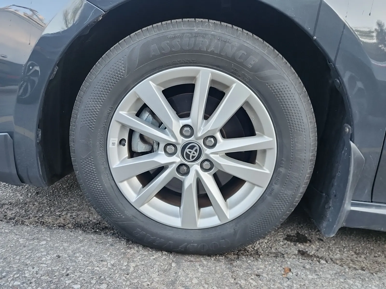 Front driver wheel/tire photo