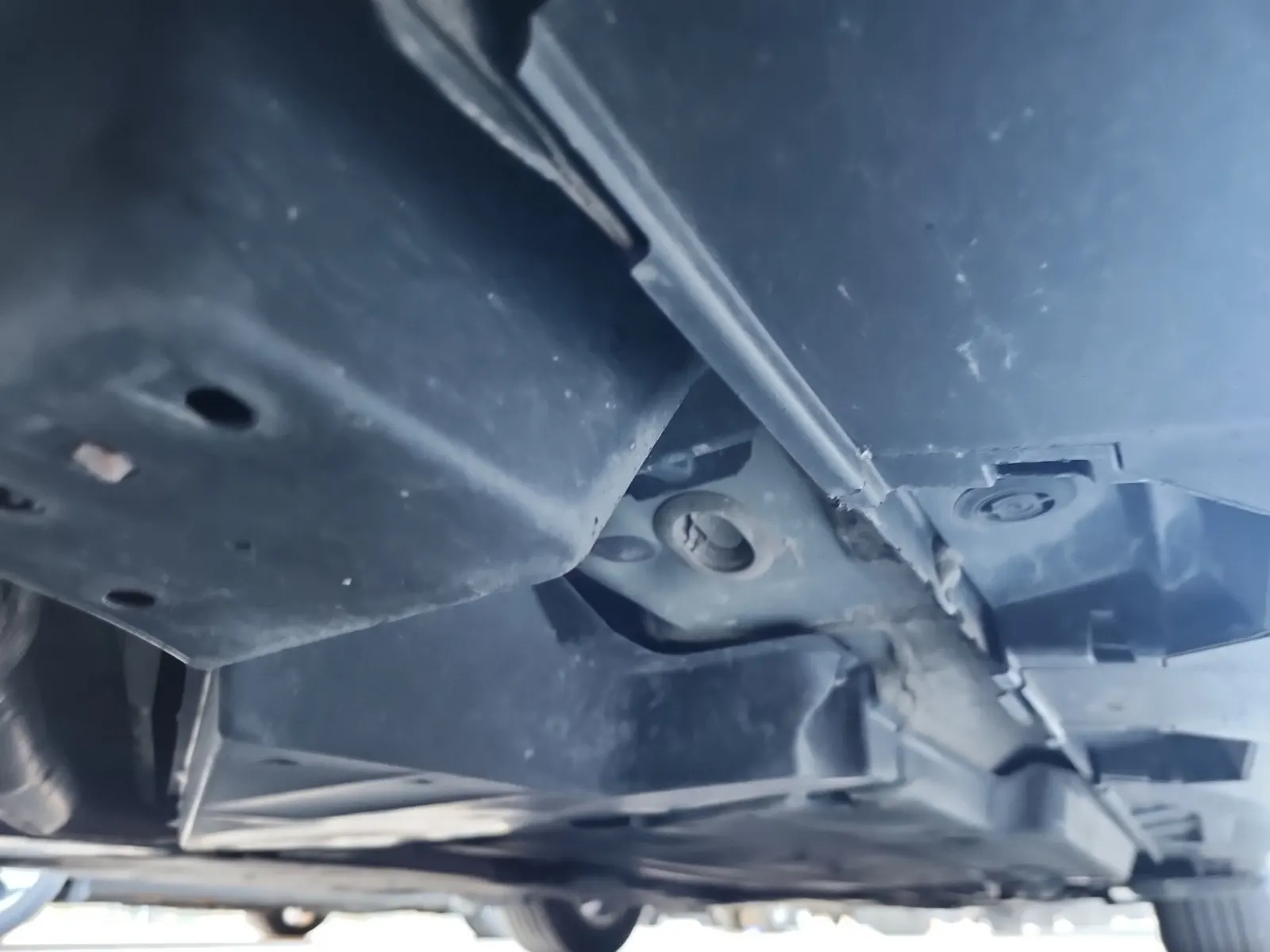 Undercarriage - Passenger Photo