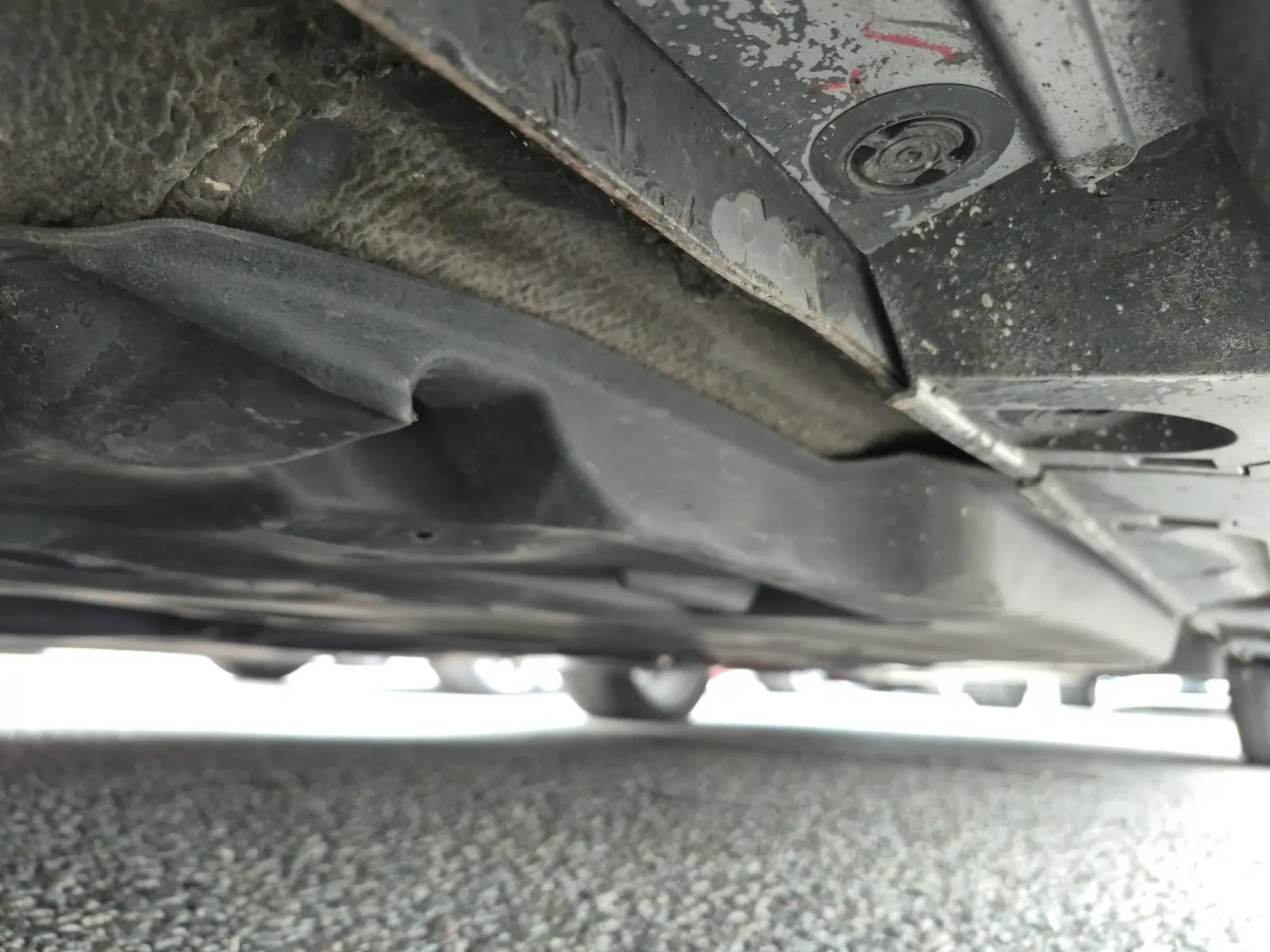 Undercarriage - Driver Photo