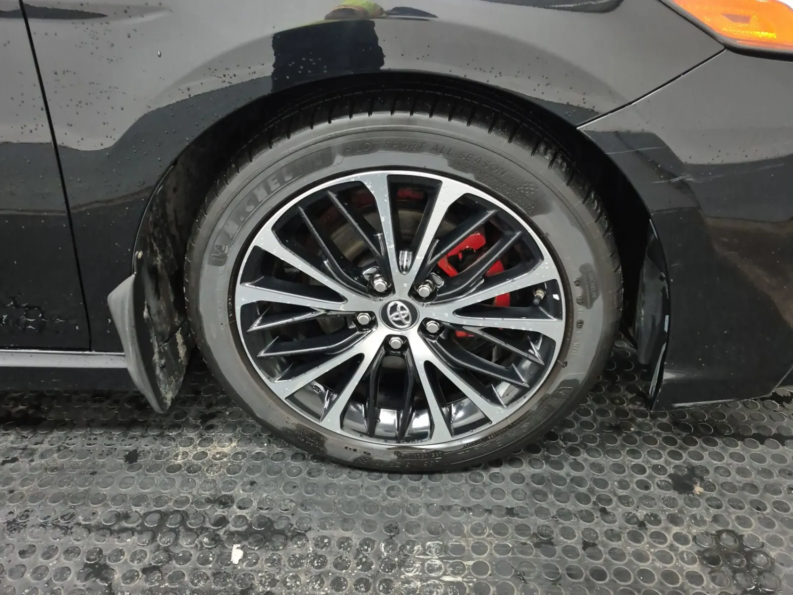 Right Front Wheel/Tire Photo