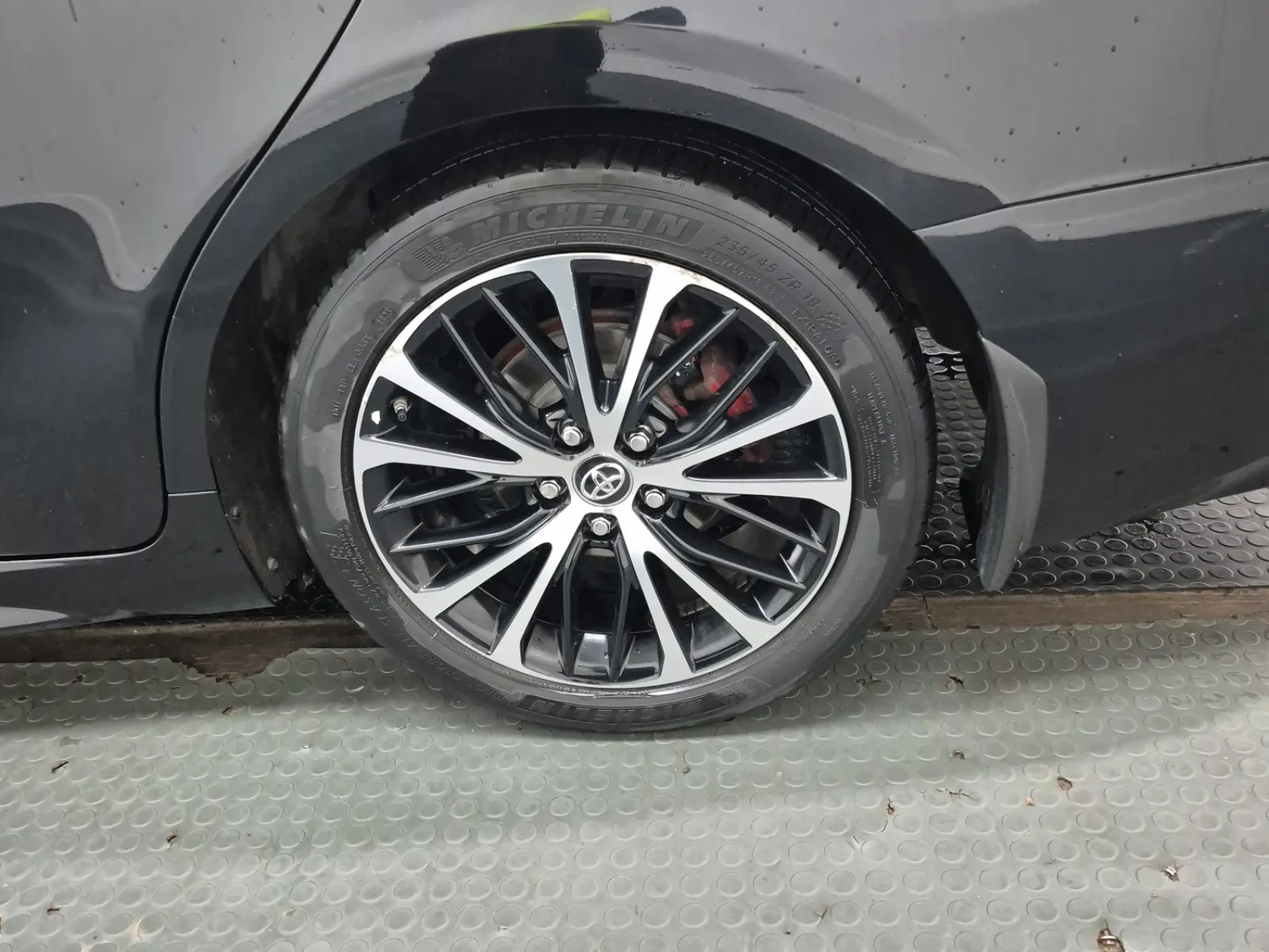 Left Rear Wheel/Tire Photo