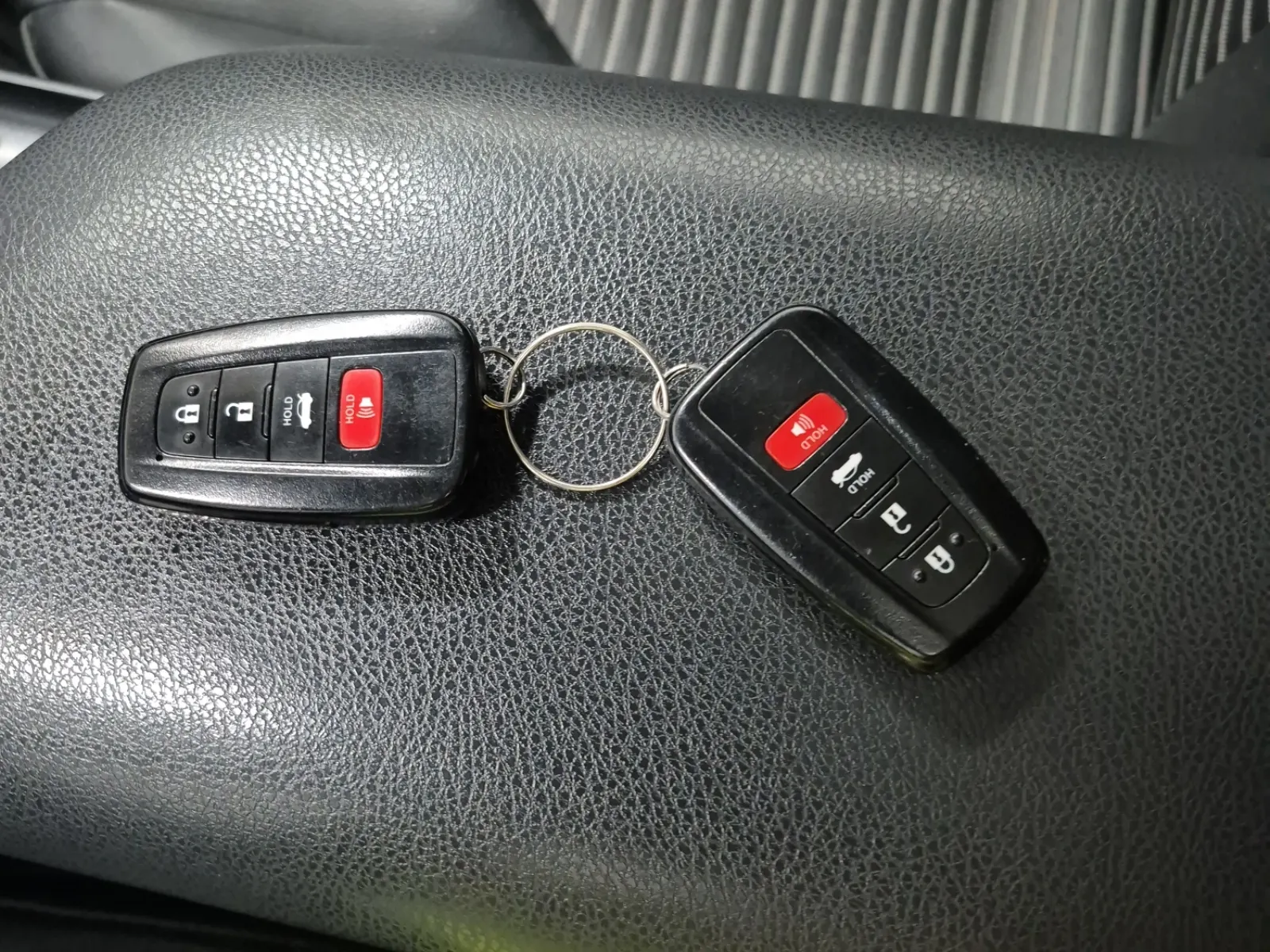 Keys/Fobs/Manual Photo