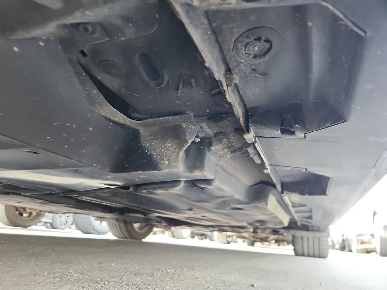 Undercarriage - Passenger Photo