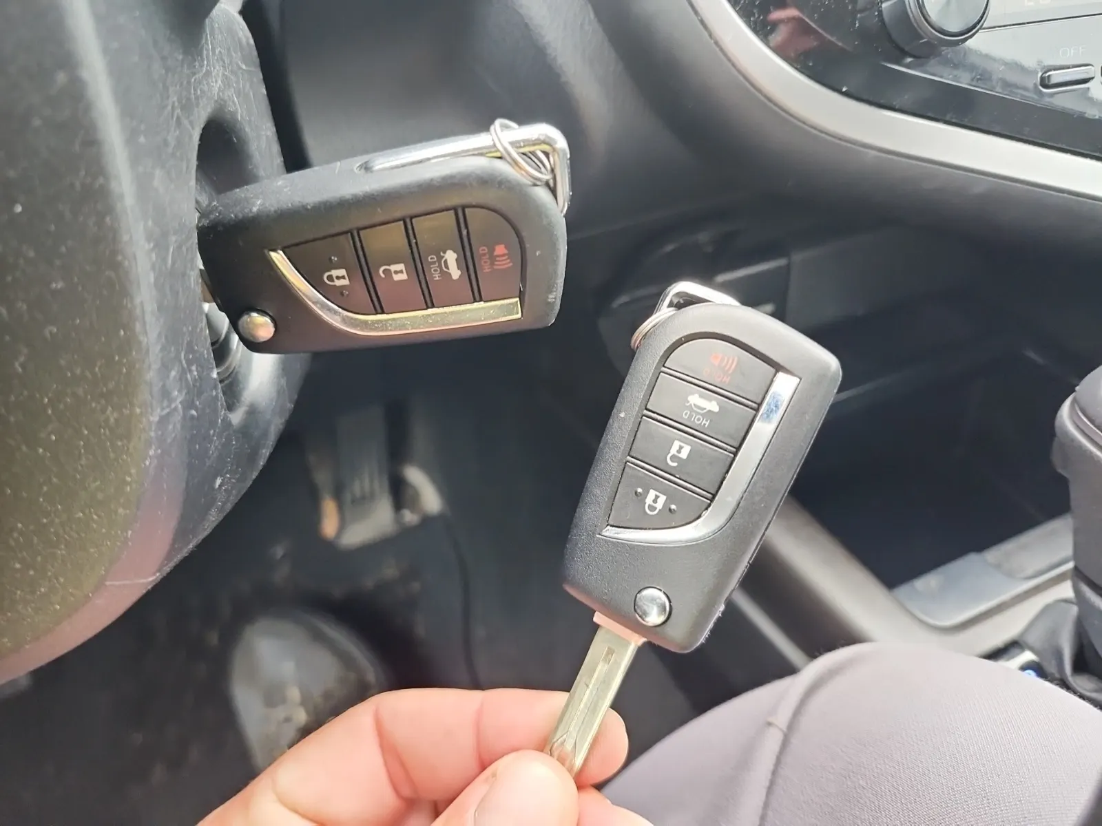 Keys/Fobs/Manual Photo