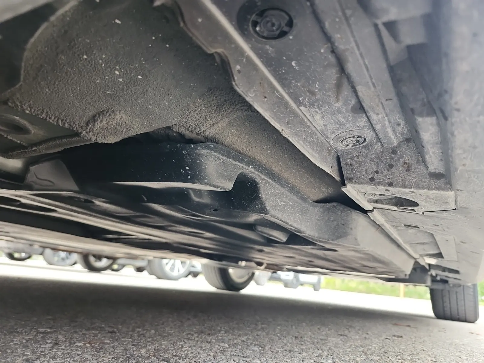 Undercarriage - Driver Photo