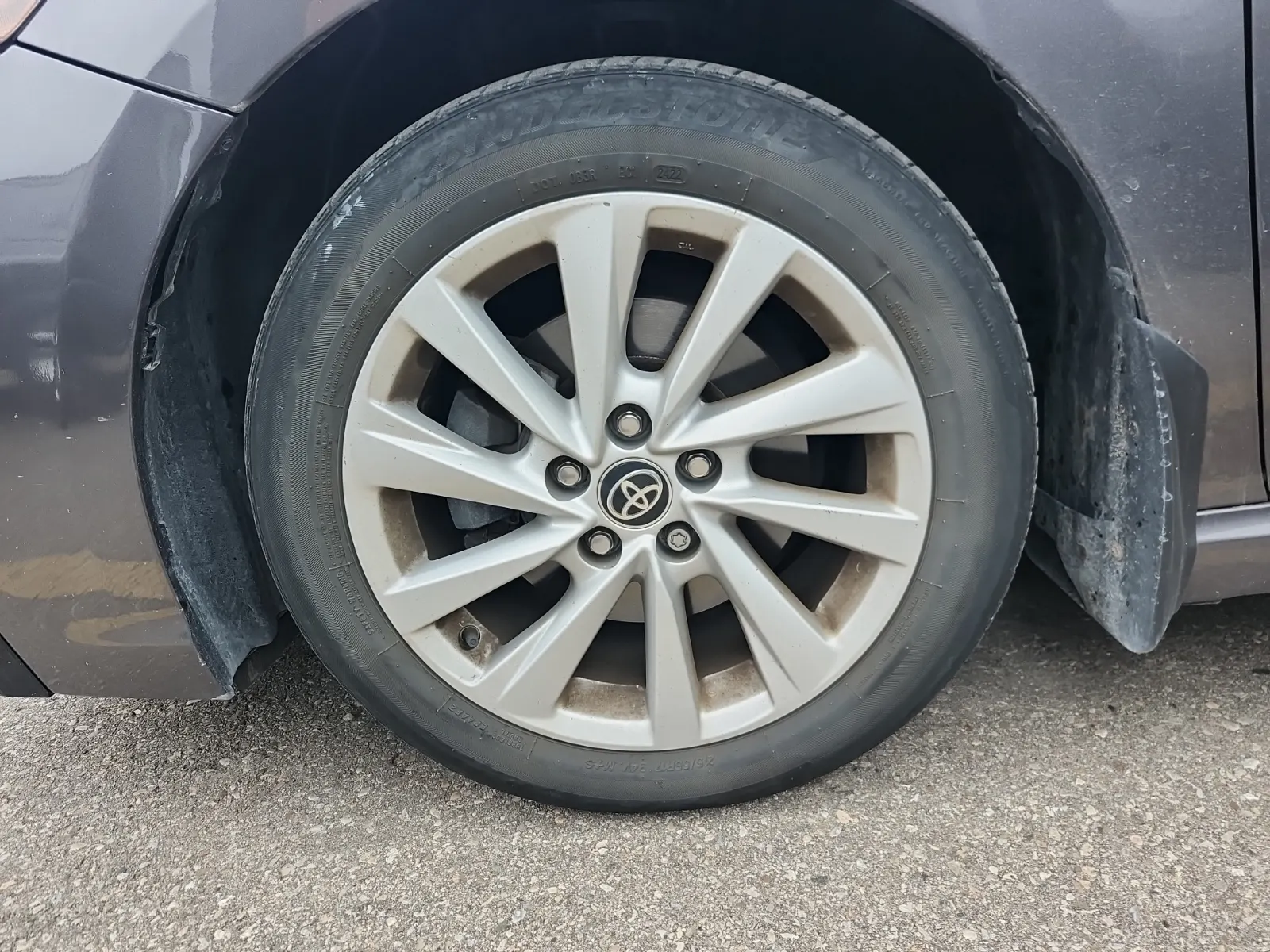 Front driver wheel/tire photo