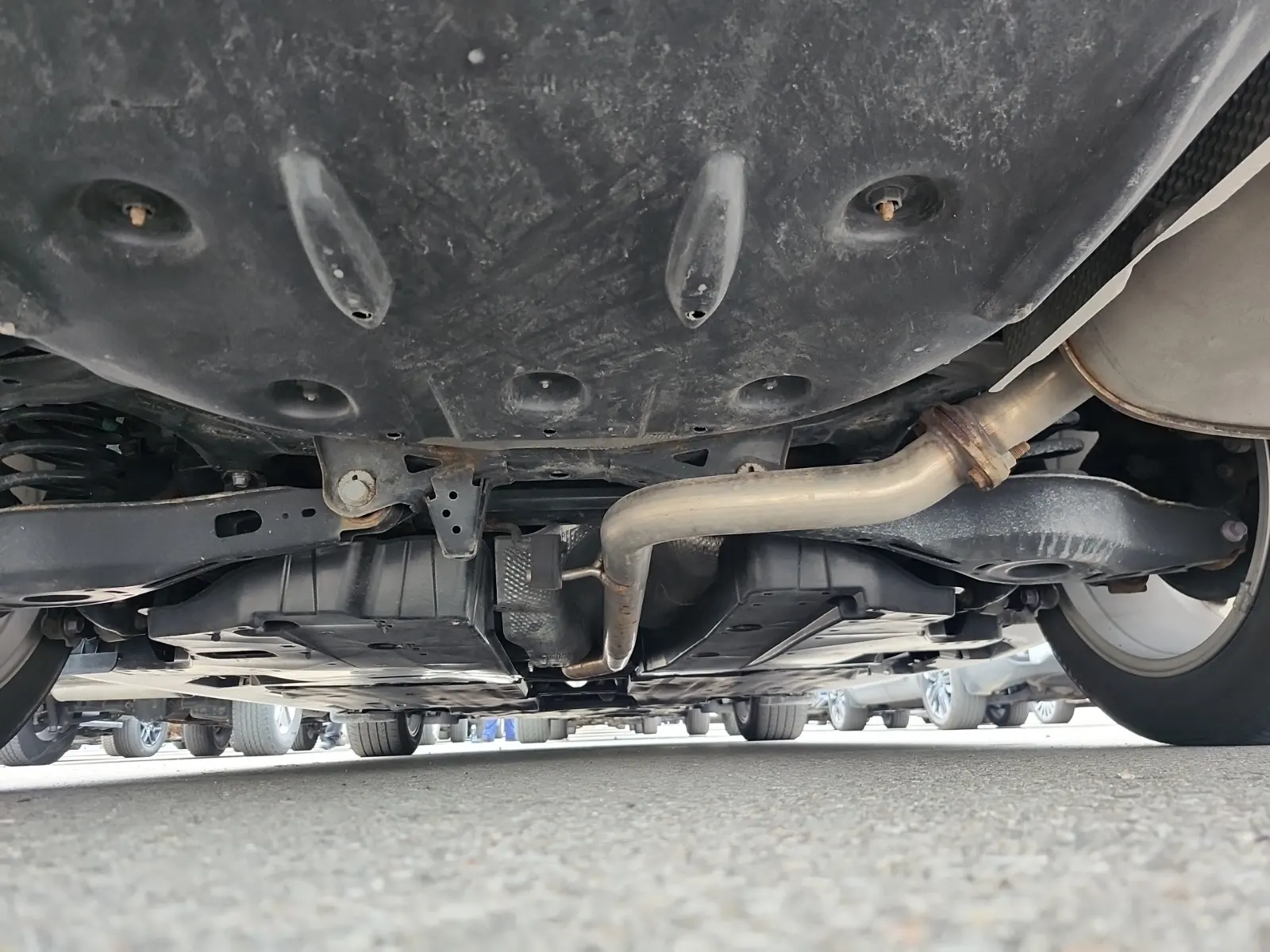 Undercarriage - Rear Photo
