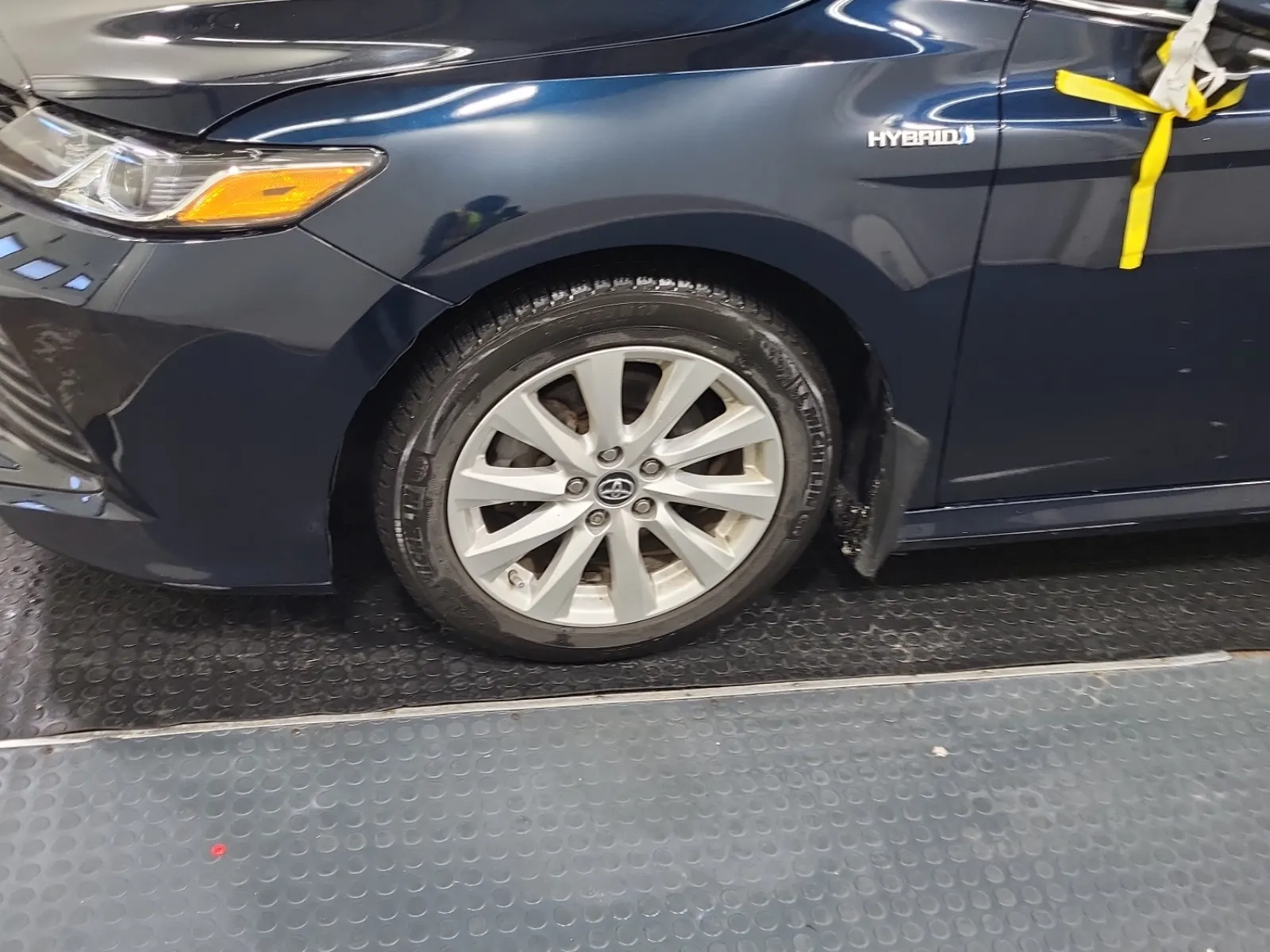 Front driver wheel/tire photo