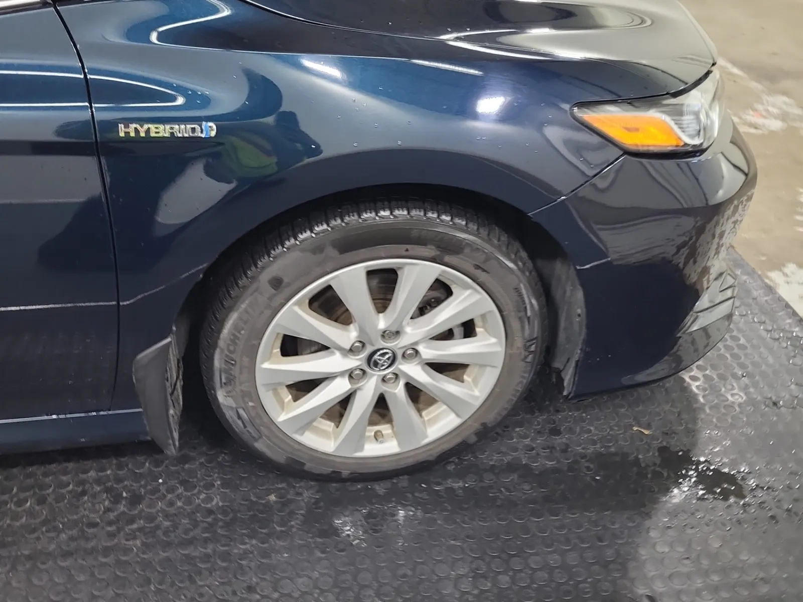 Right Front Wheel/Tire Photo