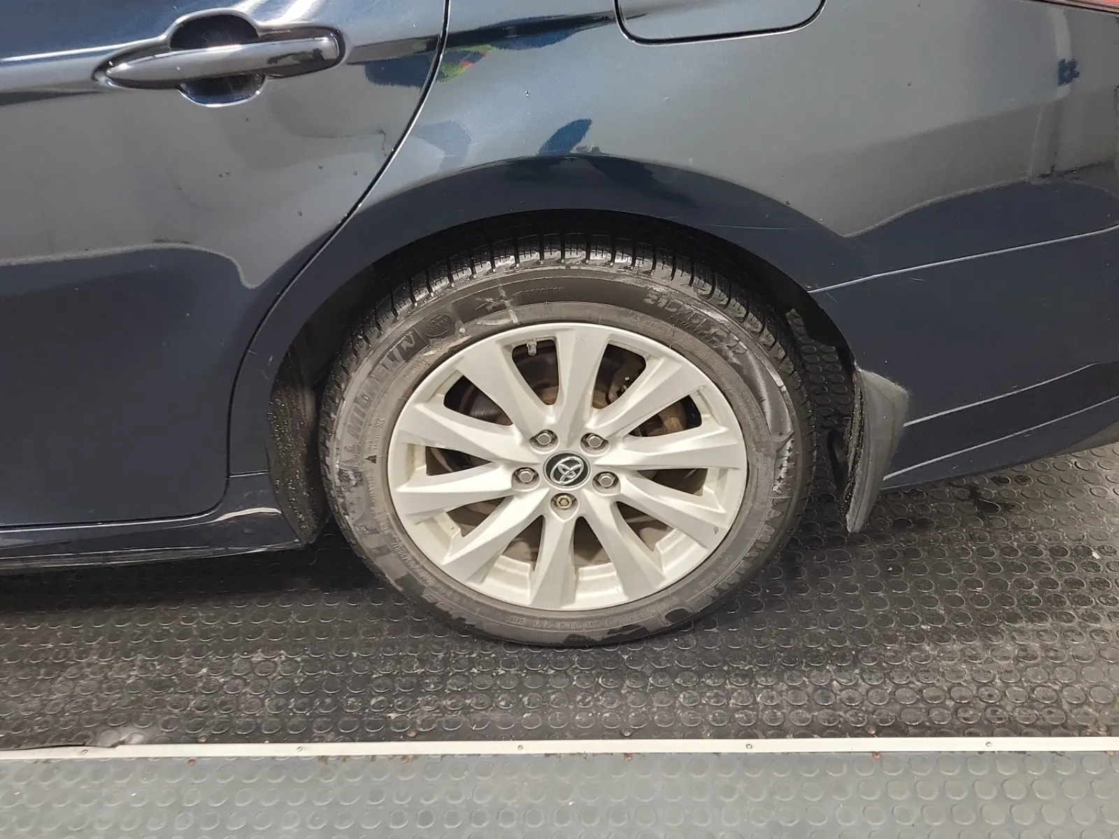 Left Rear Wheel/Tire Photo