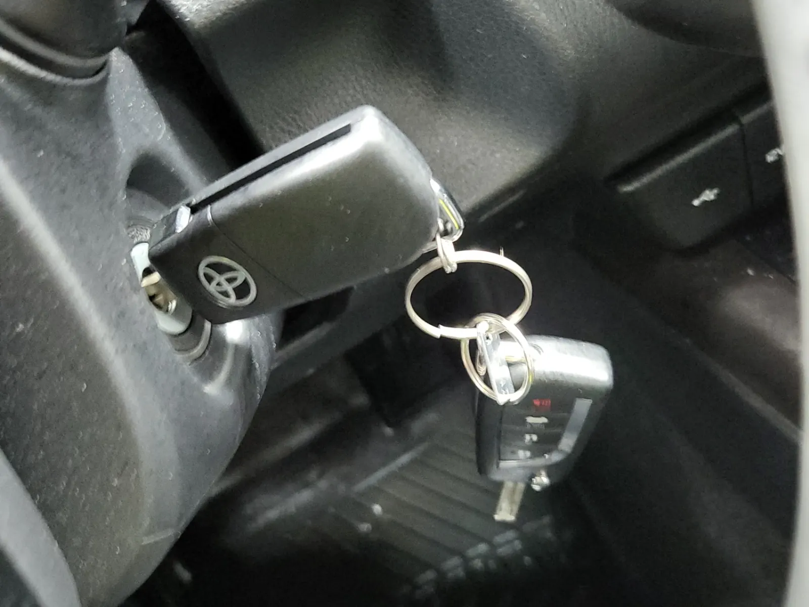 Keys/Fobs/Manual Photo