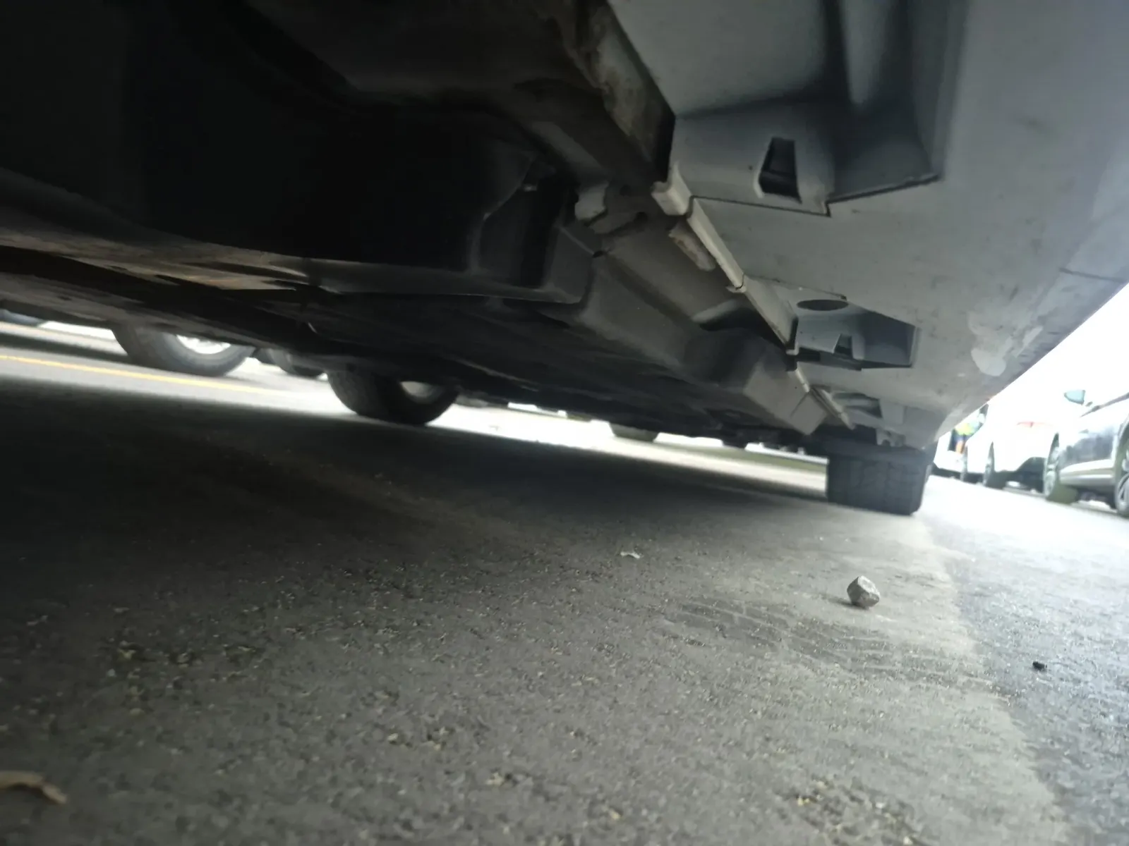 Undercarriage - Passenger Photo