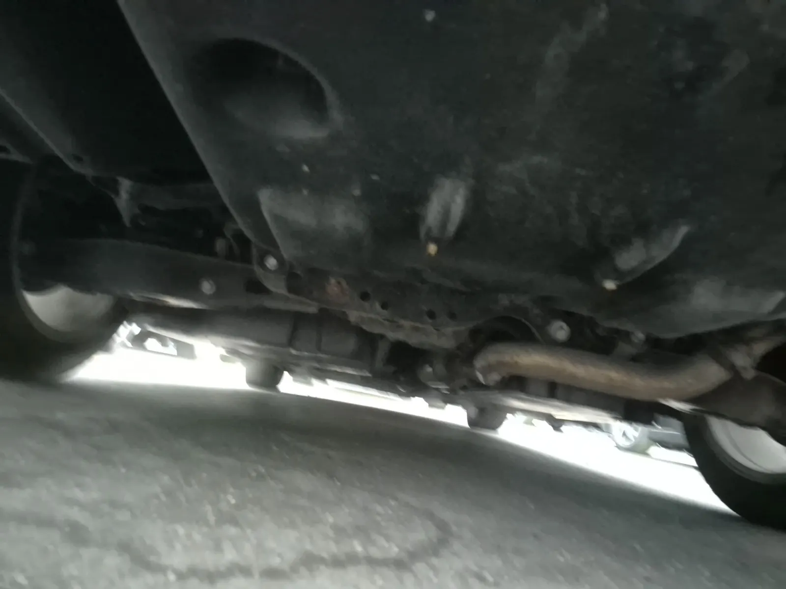 Undercarriage - Rear Photo