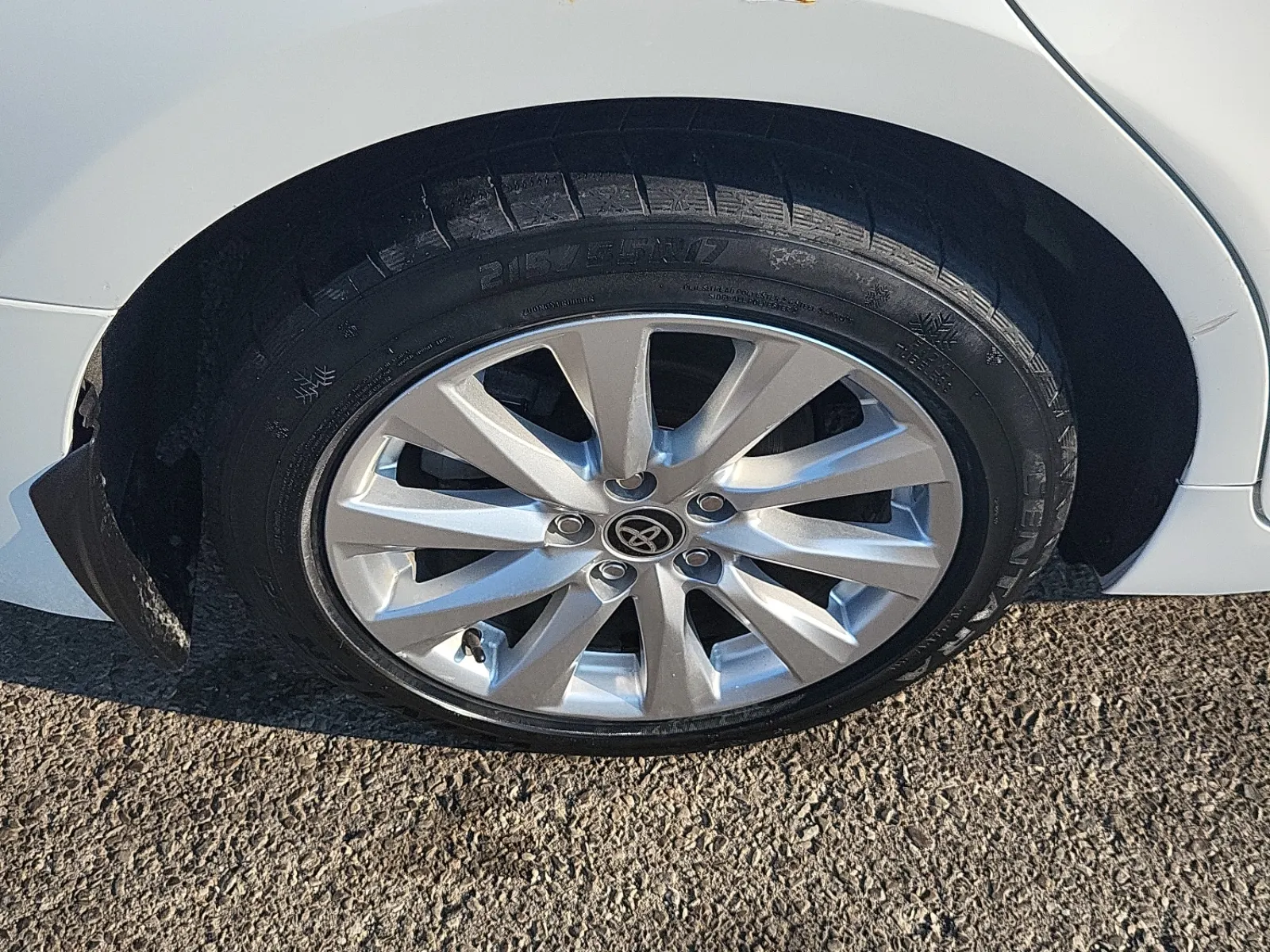 Right Rear Wheel/Tire Photo