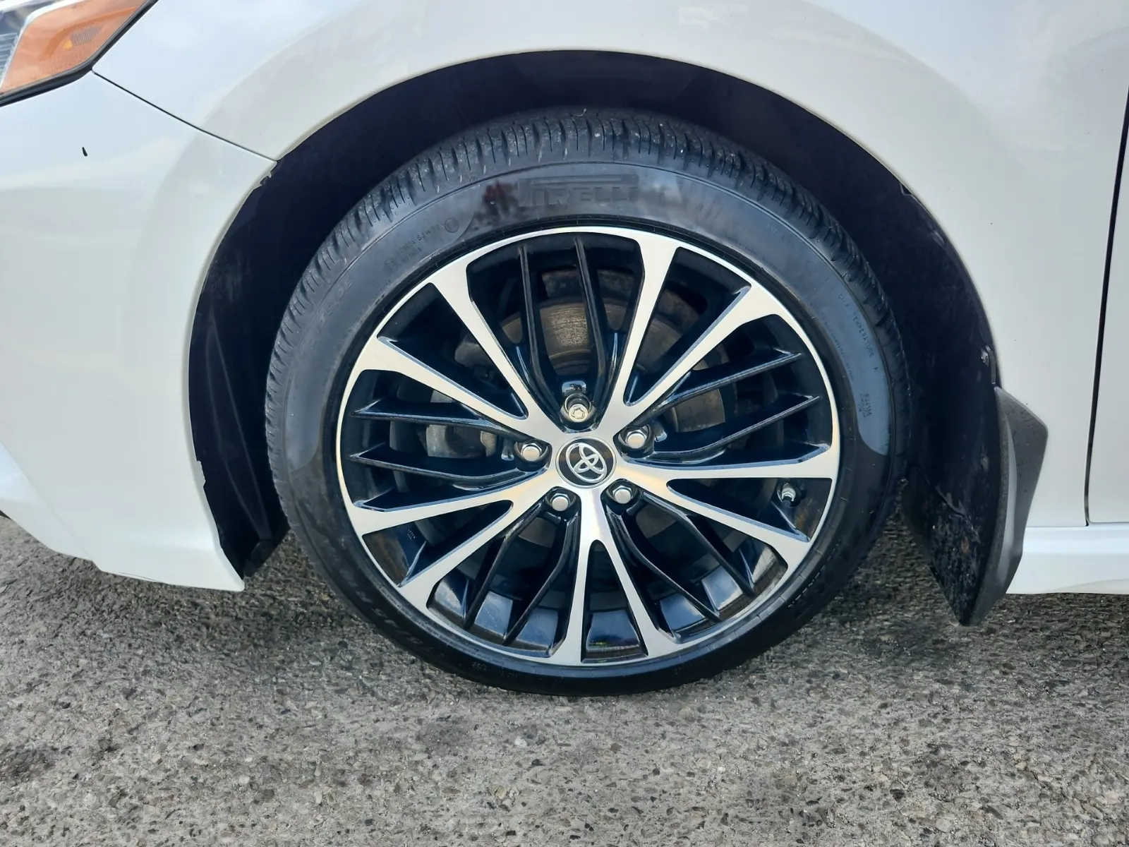 Front driver wheel/tire photo