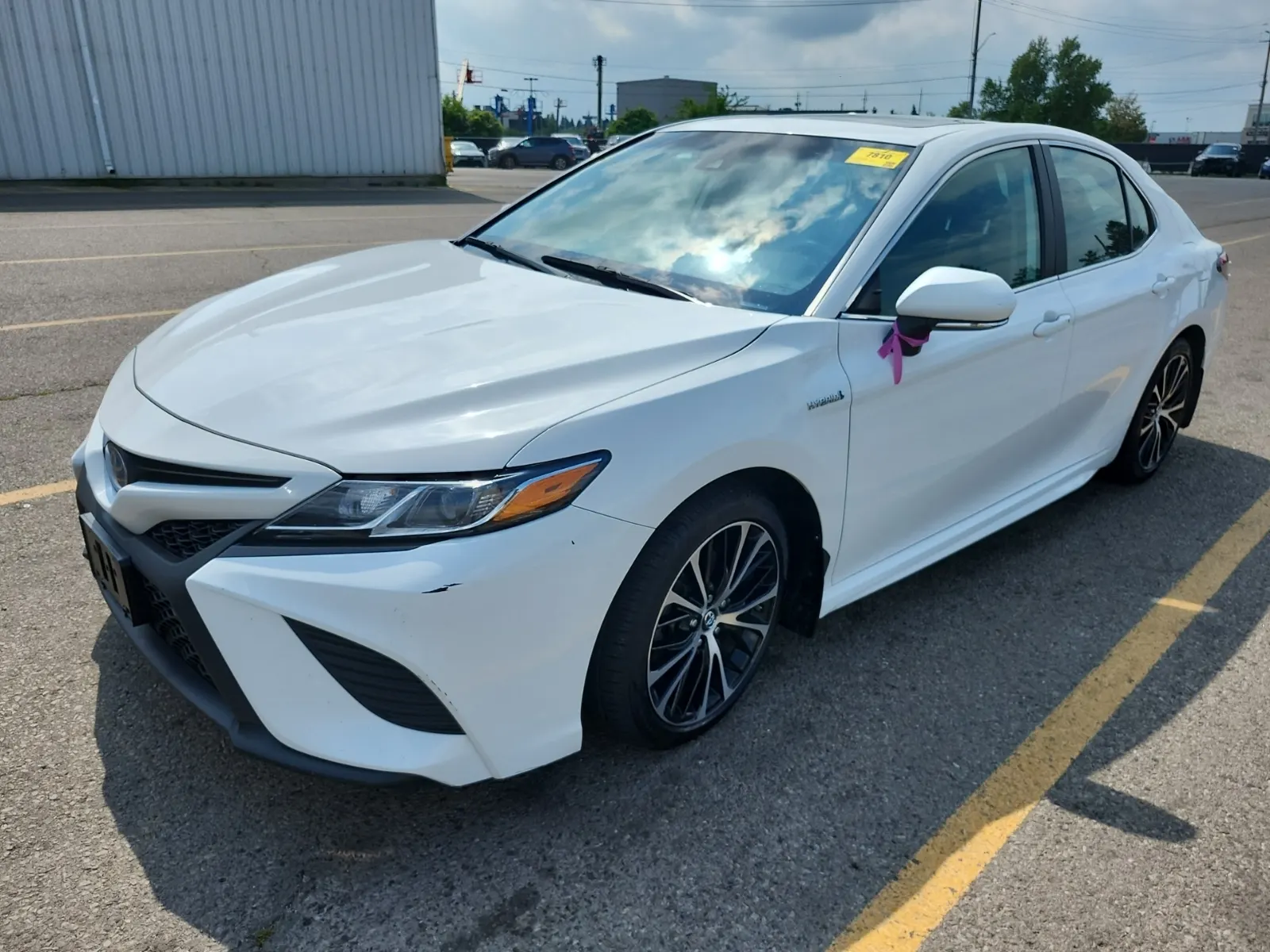 Front driver 3/4 photo