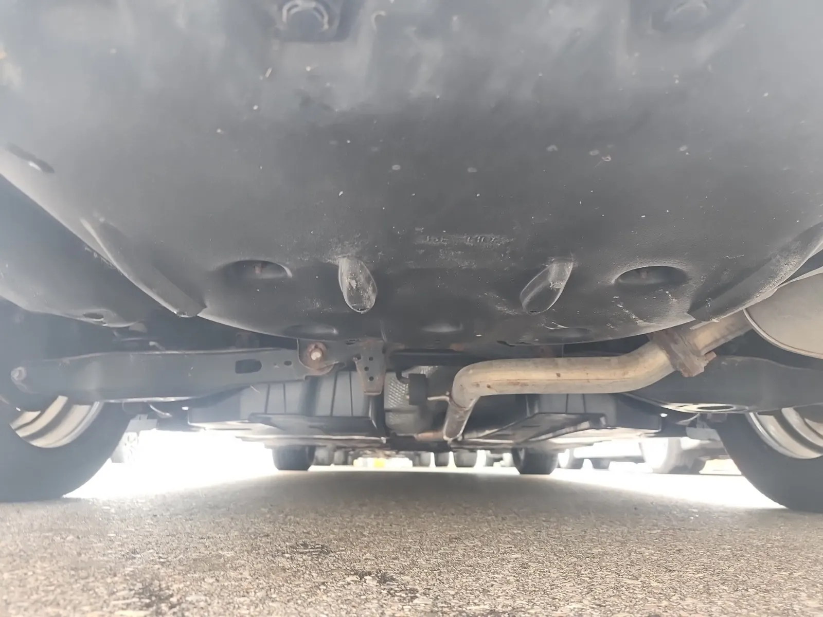 Undercarriage - Rear Photo