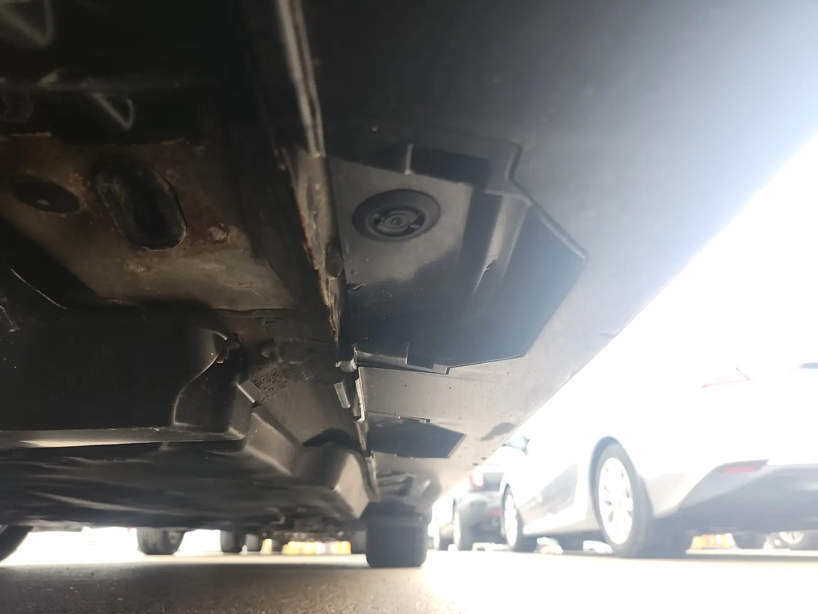 Undercarriage - Passenger Photo