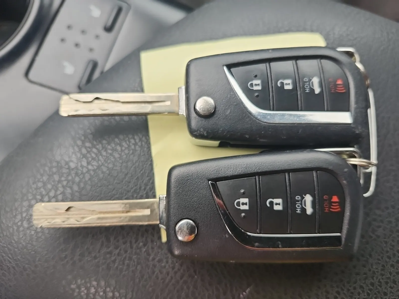 Keys/Fobs/Manual Photo