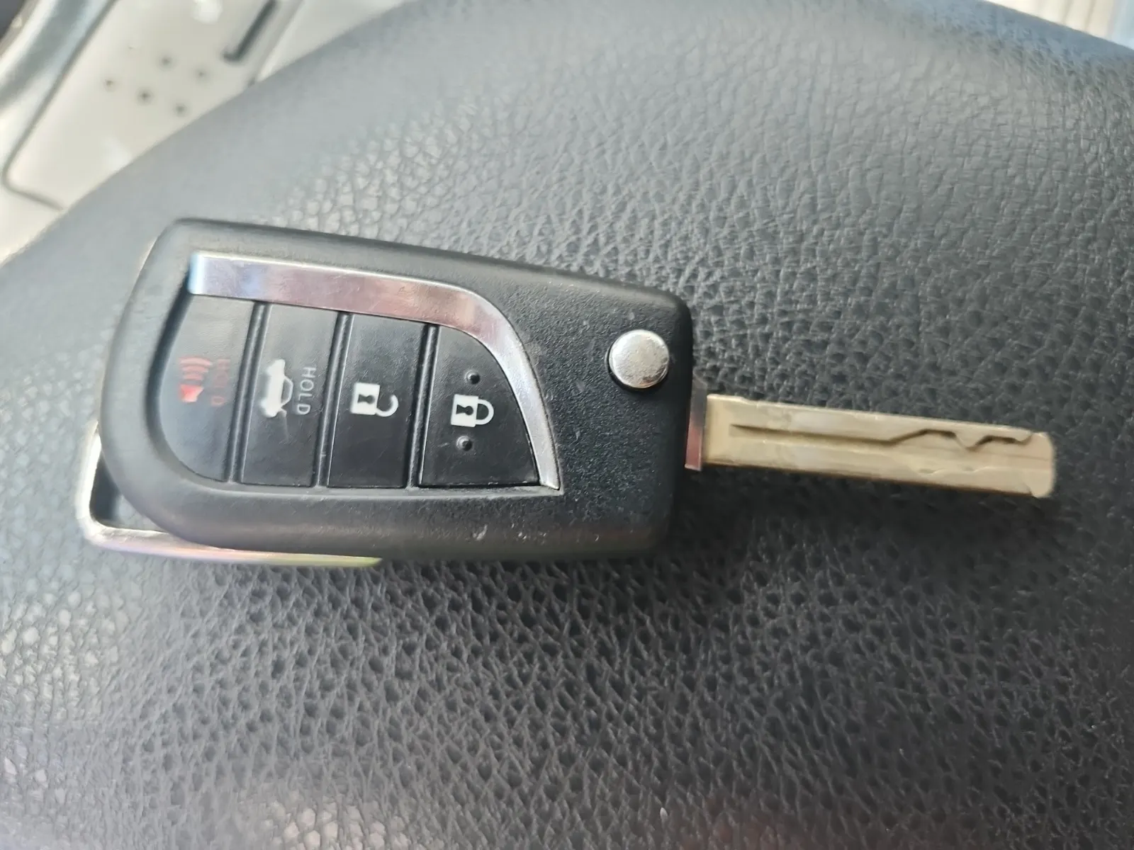 Keys/Fobs/Manual Photo
