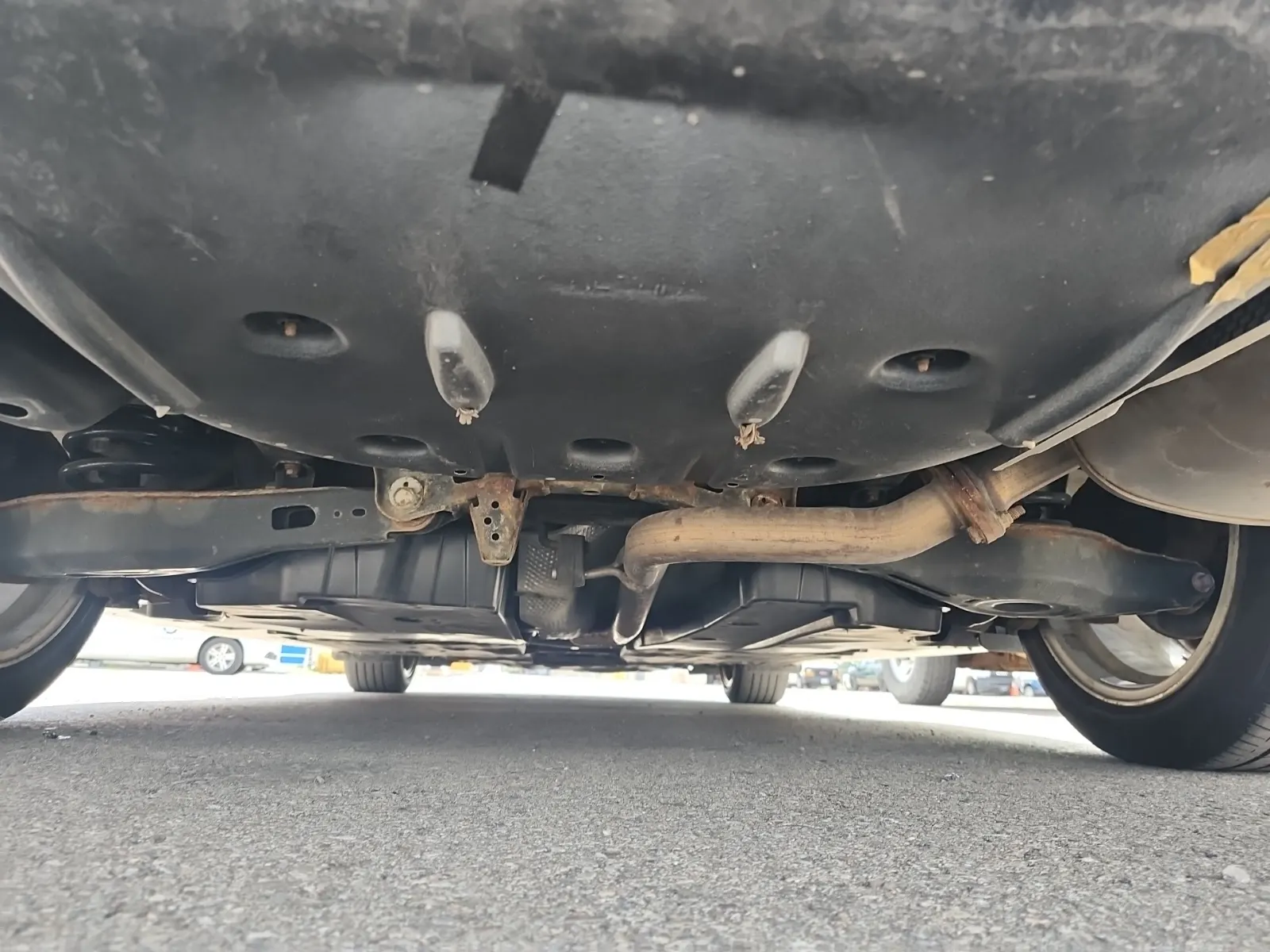 Undercarriage - Rear Photo