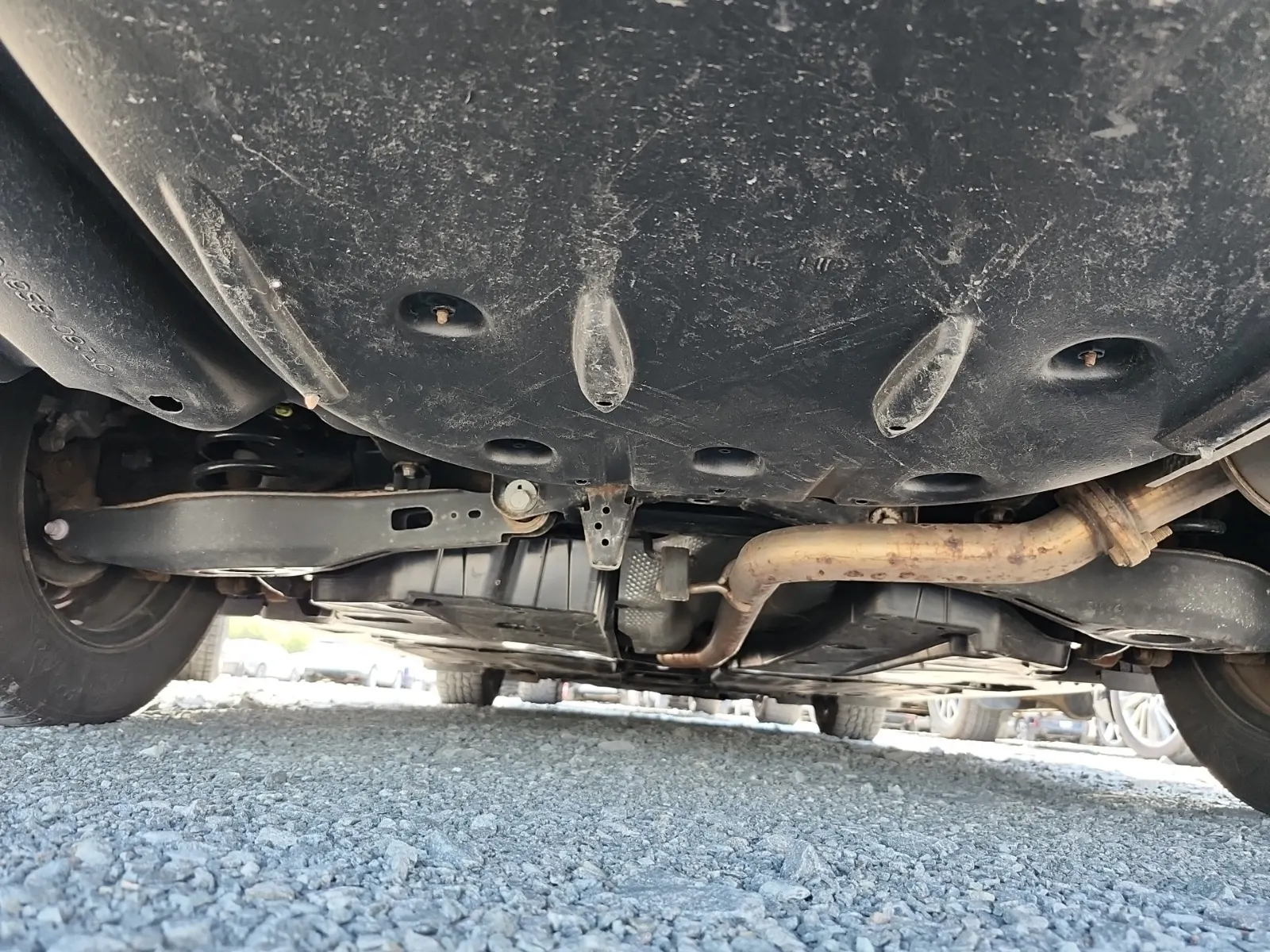 Undercarriage - Rear Photo