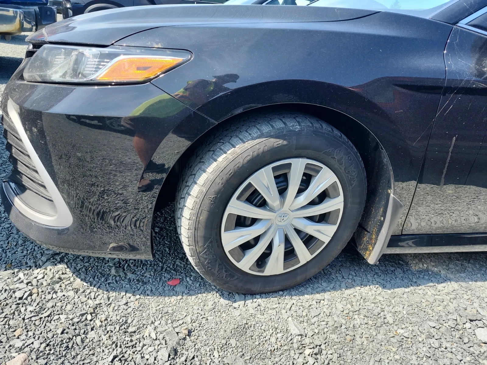 Front driver wheel/tire photo