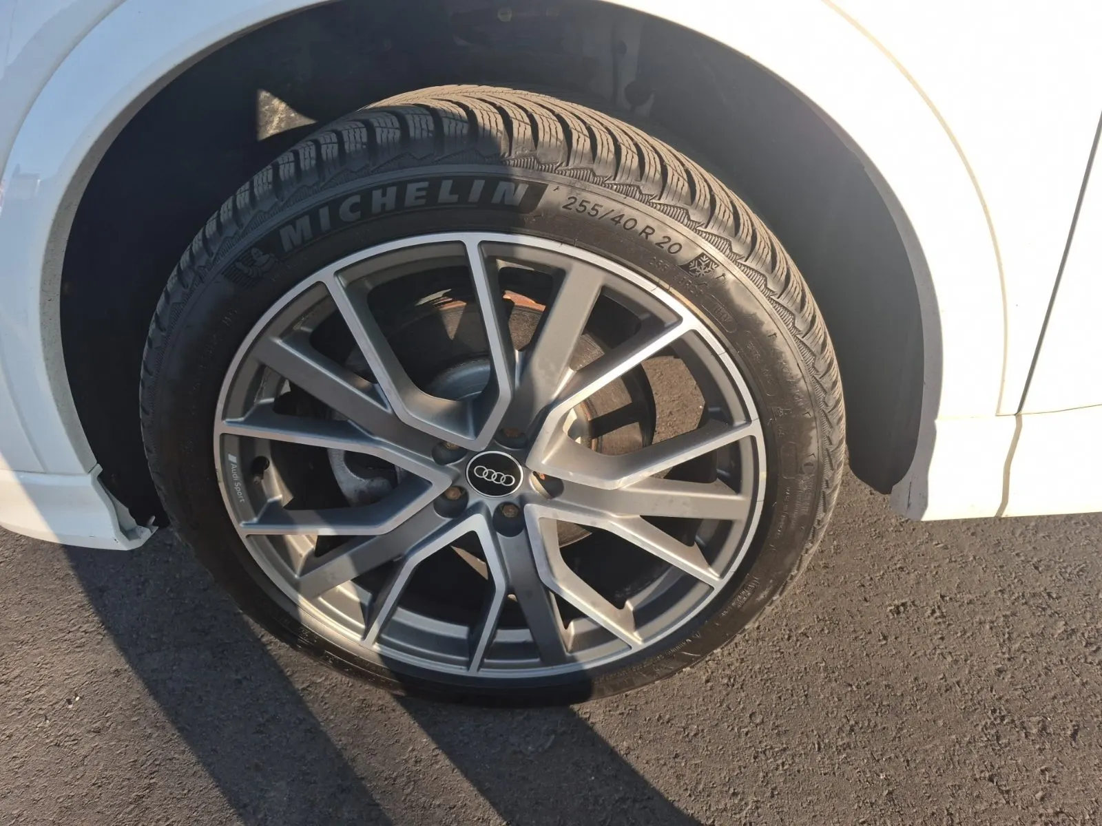 Front driver wheel/tire photo