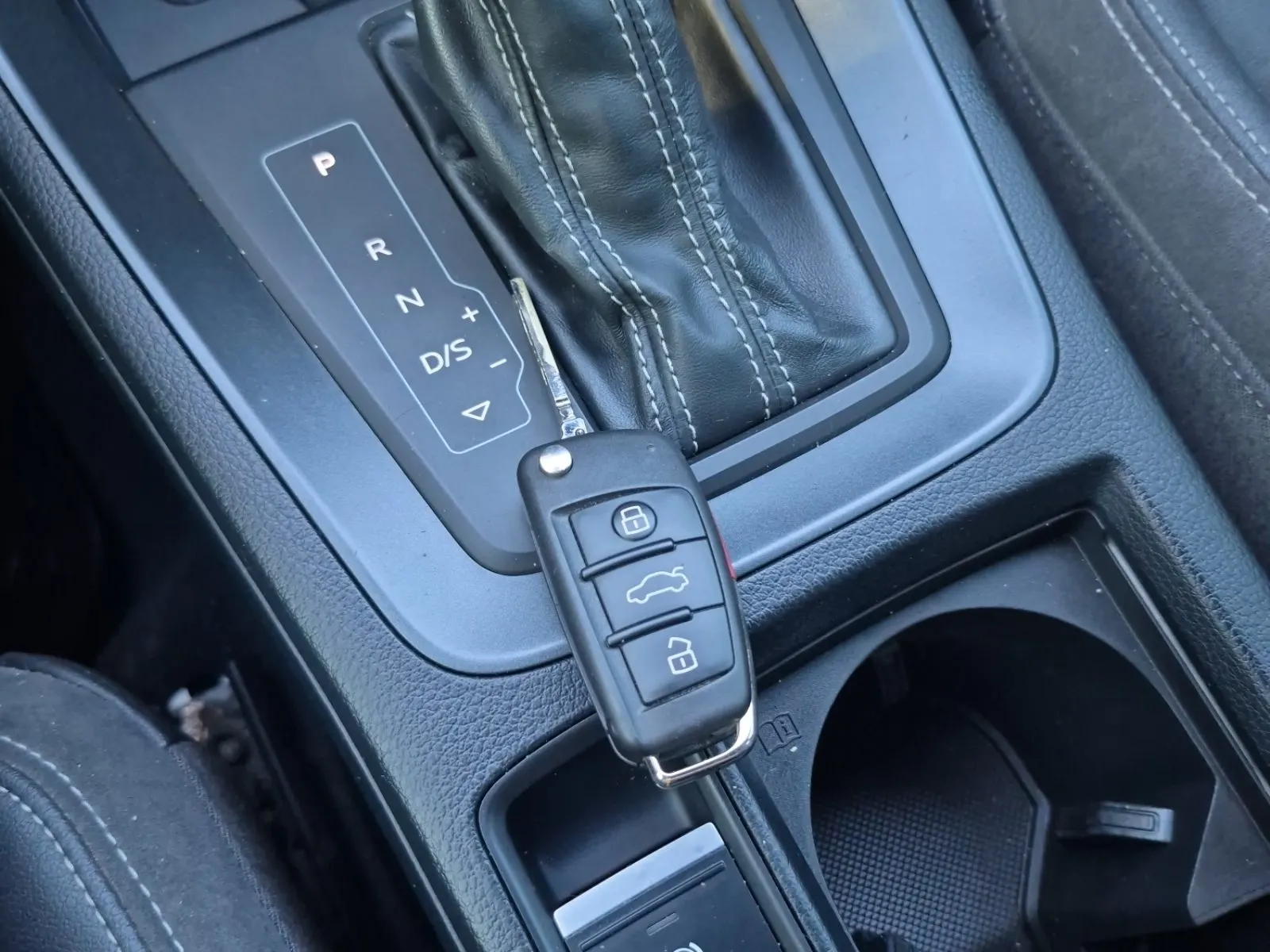 Keys/Fobs/Manual Photo