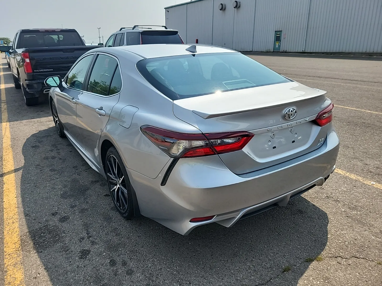 Driver Rear 3/4 Photo