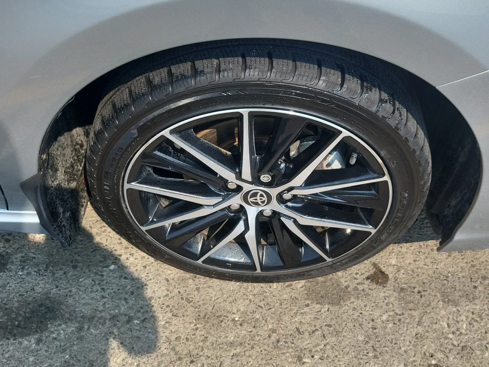 Right Front Wheel/Tire Photo