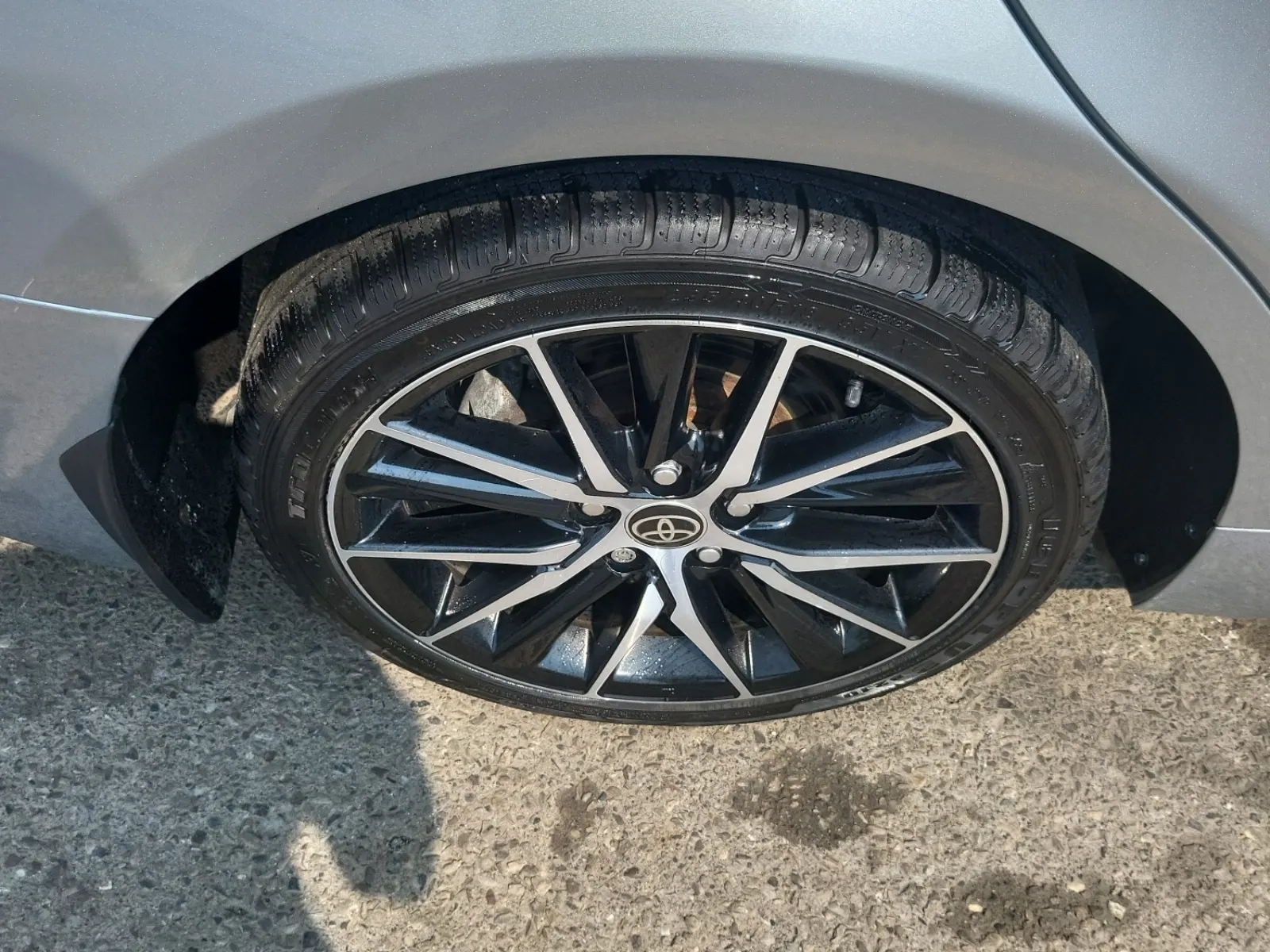 Right Rear Wheel/Tire Photo
