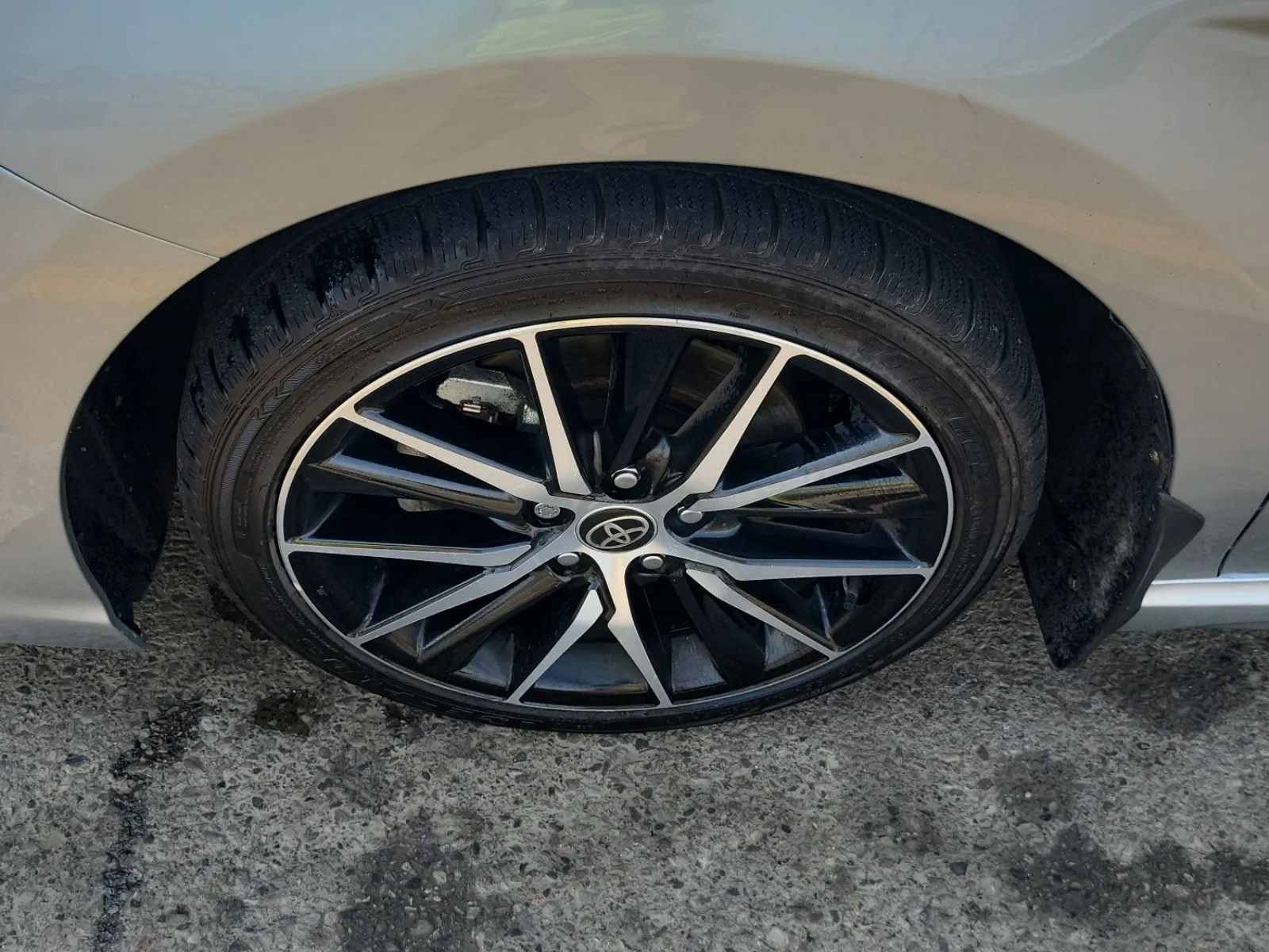 Front driver wheel/tire photo