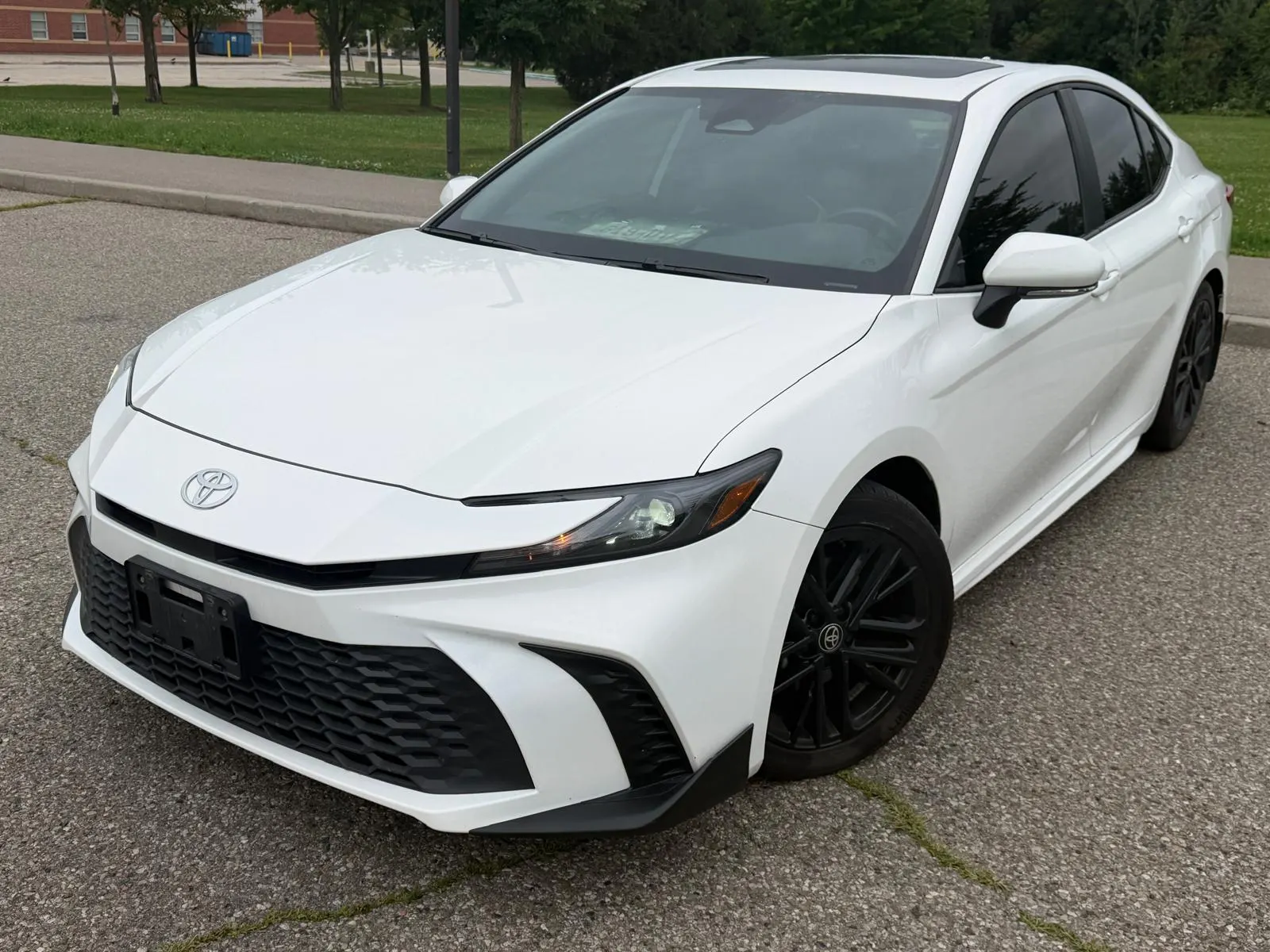 3/4 Front (Main image)