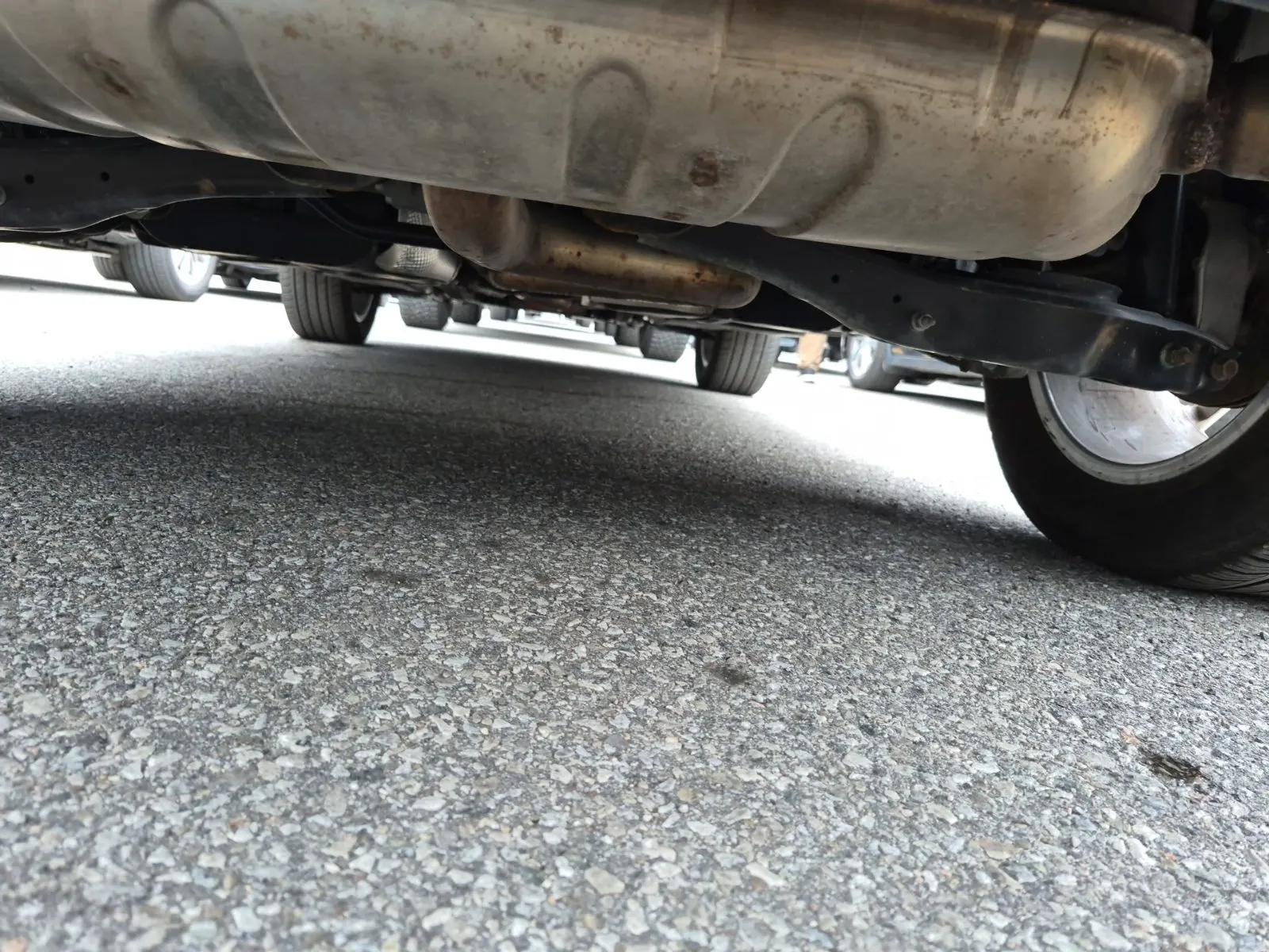Undercarriage - Rear Photo