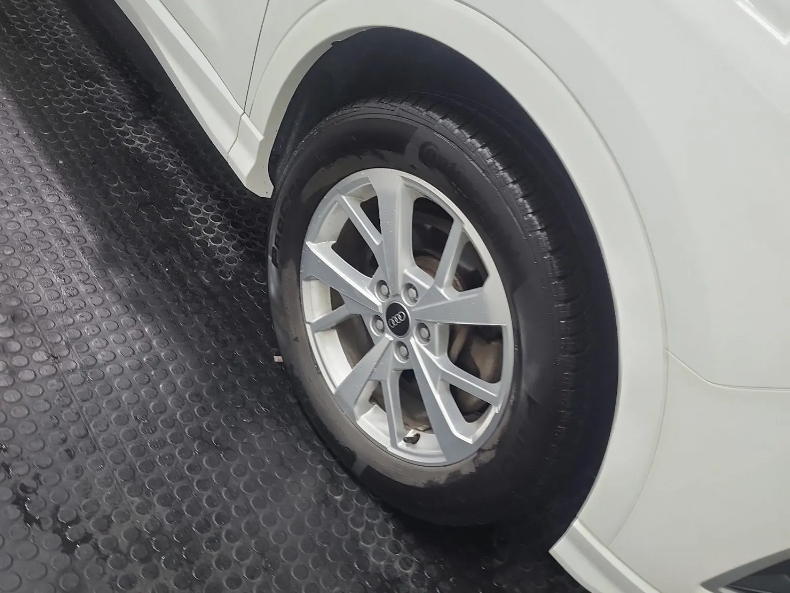 Right Front Wheel/Tire Photo