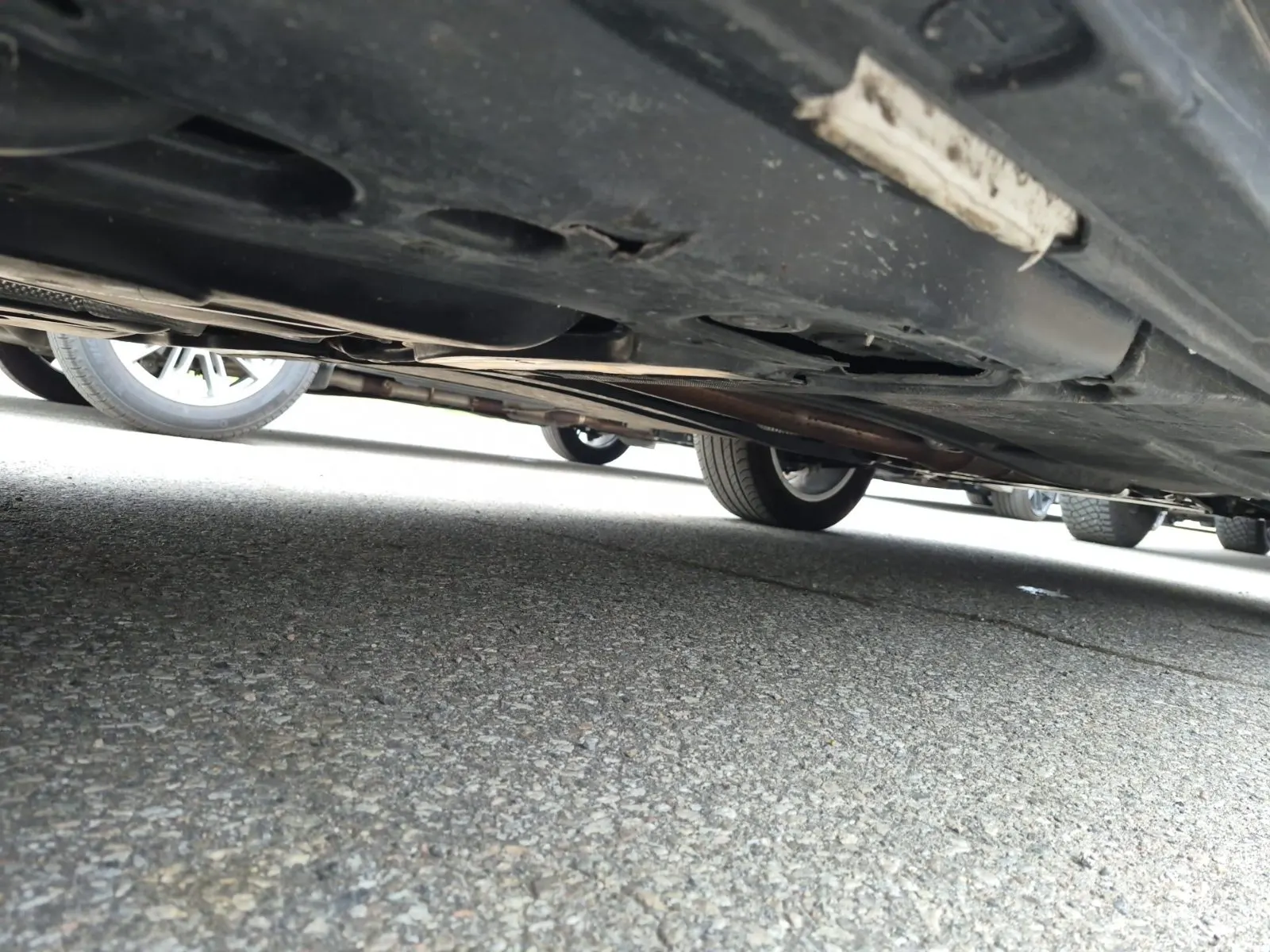 Undercarriage - Passenger Photo