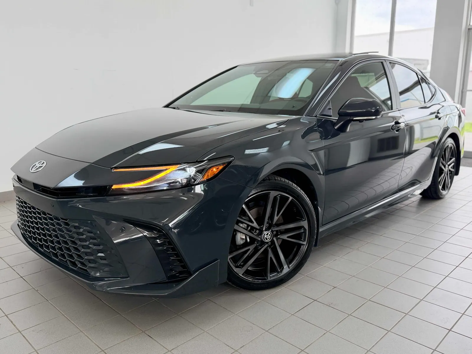 3/4 Front (Main image)