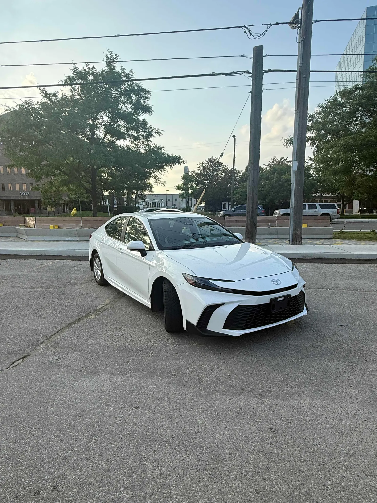 3/4 Front (Main image)
