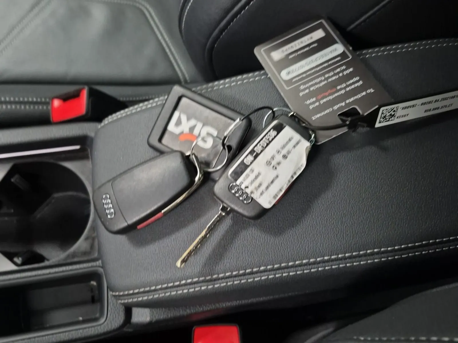 Keys/Fobs/Manual Photo