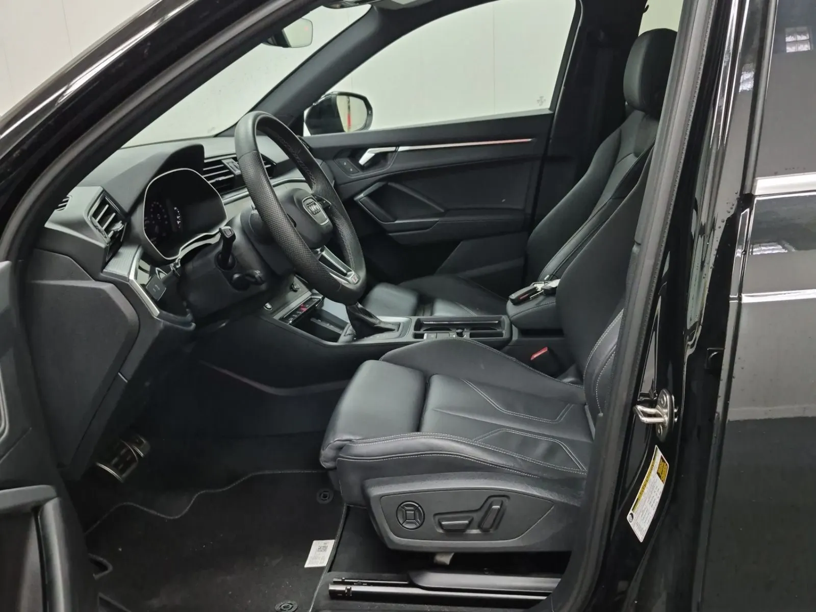 Front Interior Photo