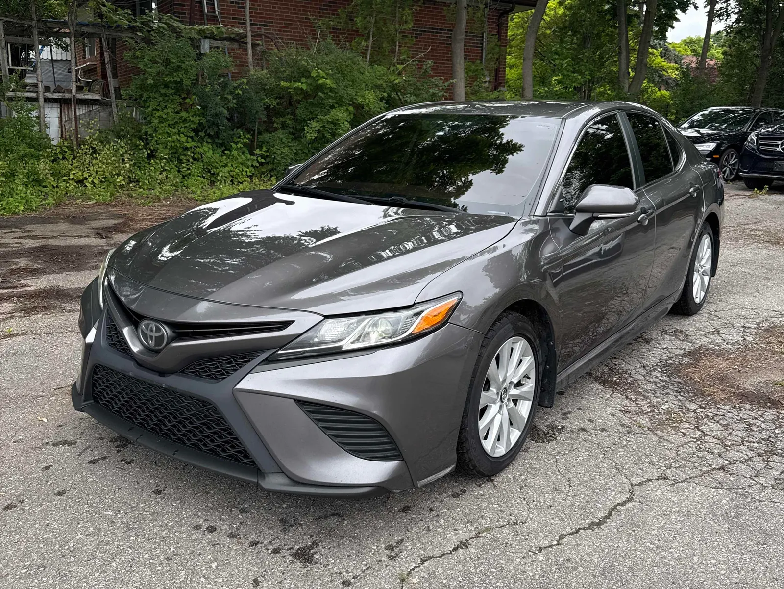 3/4 Front (Main image)