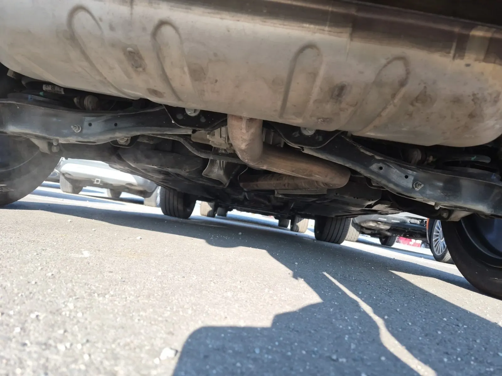Undercarriage - Rear Photo