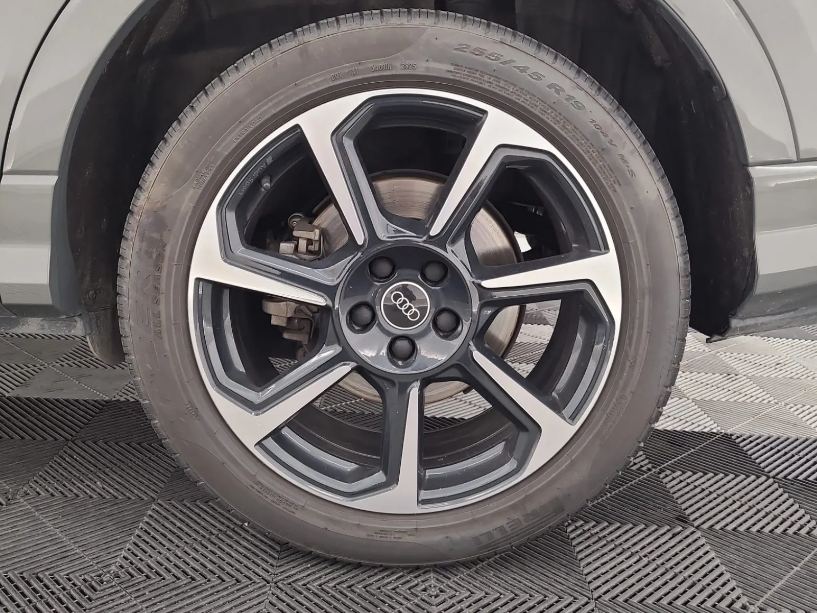 Left Rear Wheel/Tire Photo